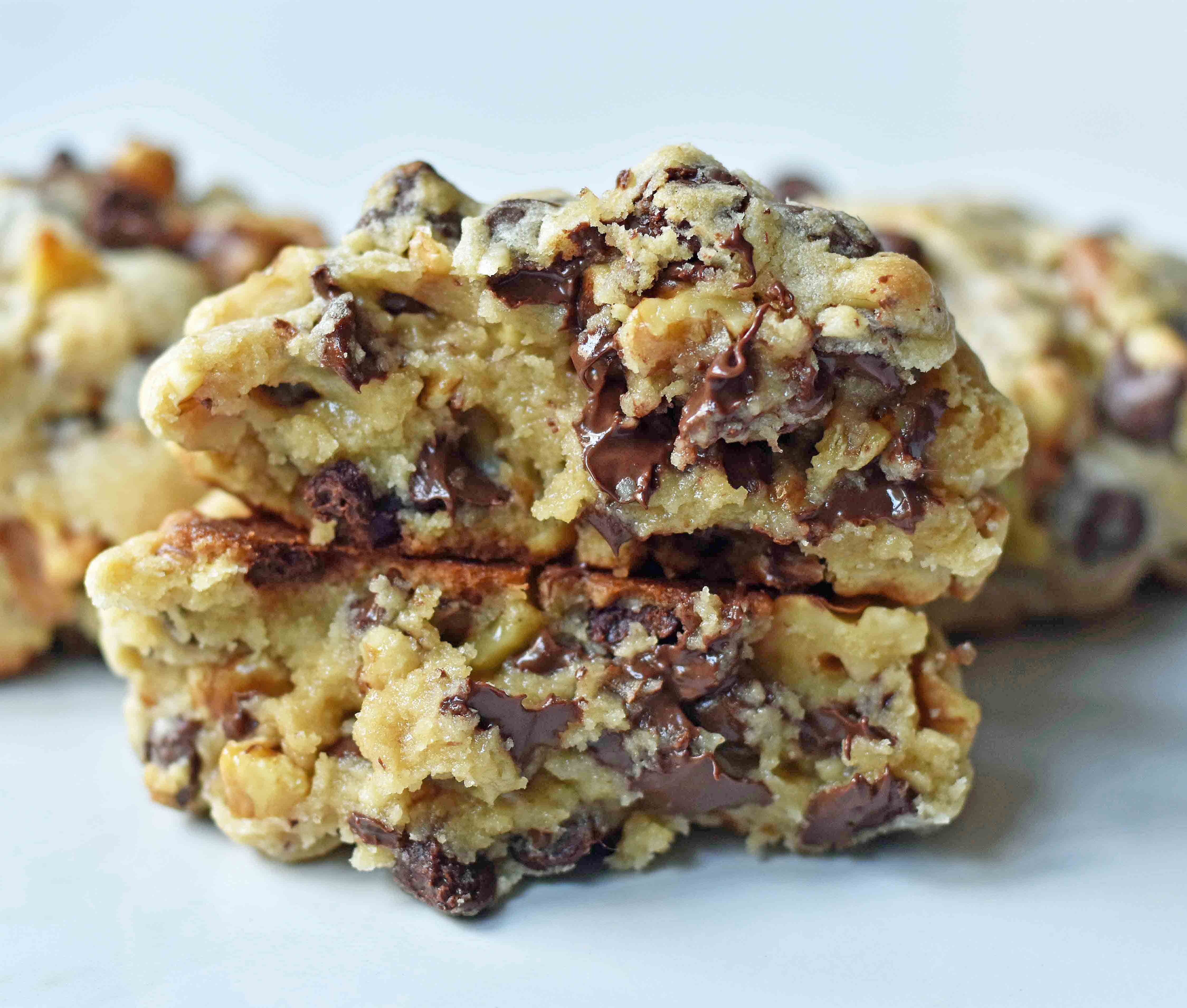 Levain Bakery Famous Chocolate Chip Cookies. The BEST Chocolate Chip Walnut Cookie Recipe. The perfect chocolate chip walnut cookies. #levainbakery #chocolatechipwalnutcookies #chocolatechipcookies