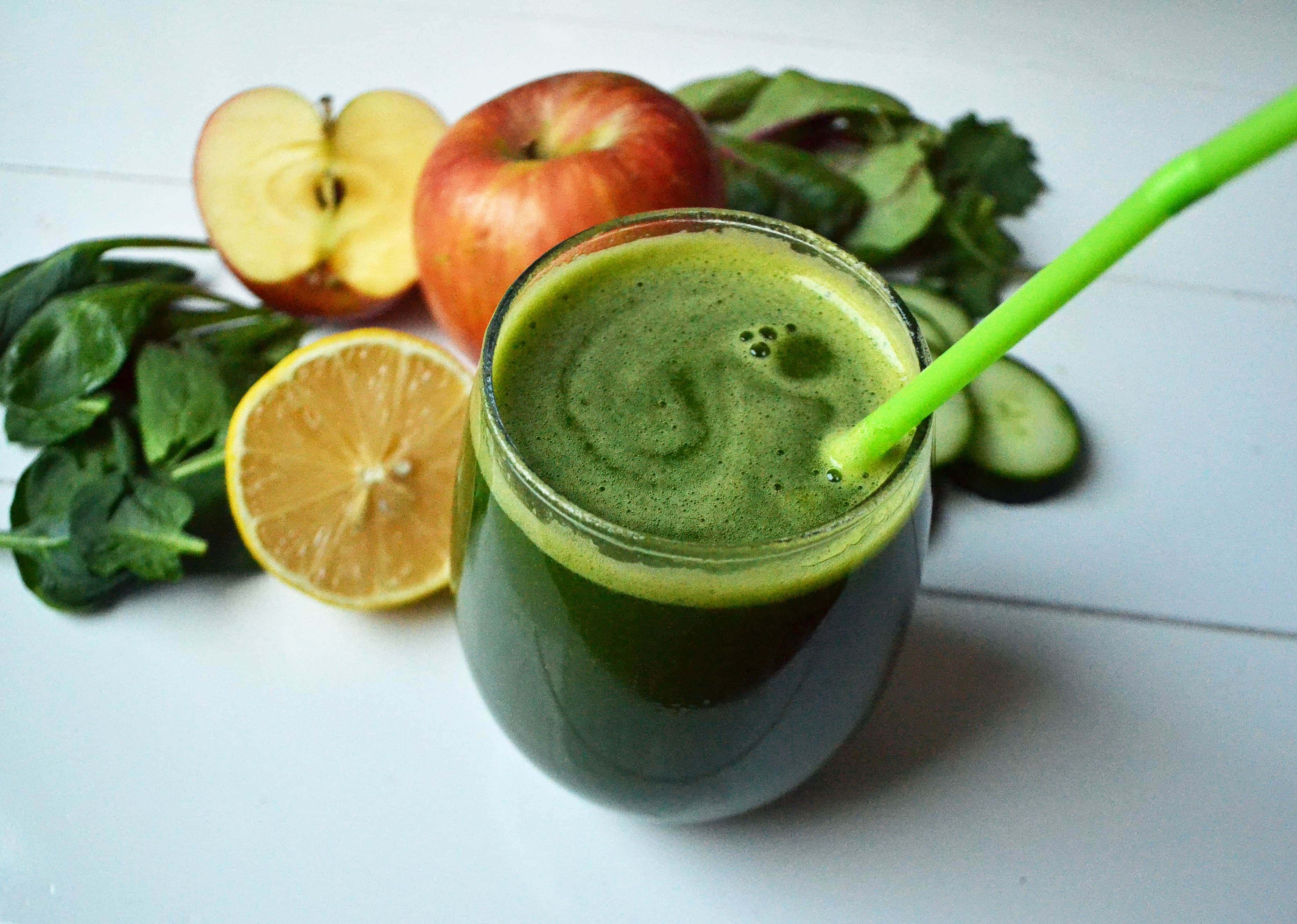 Youthful Glow Green Smoothie by Modern Honey - www.modernhoney.com