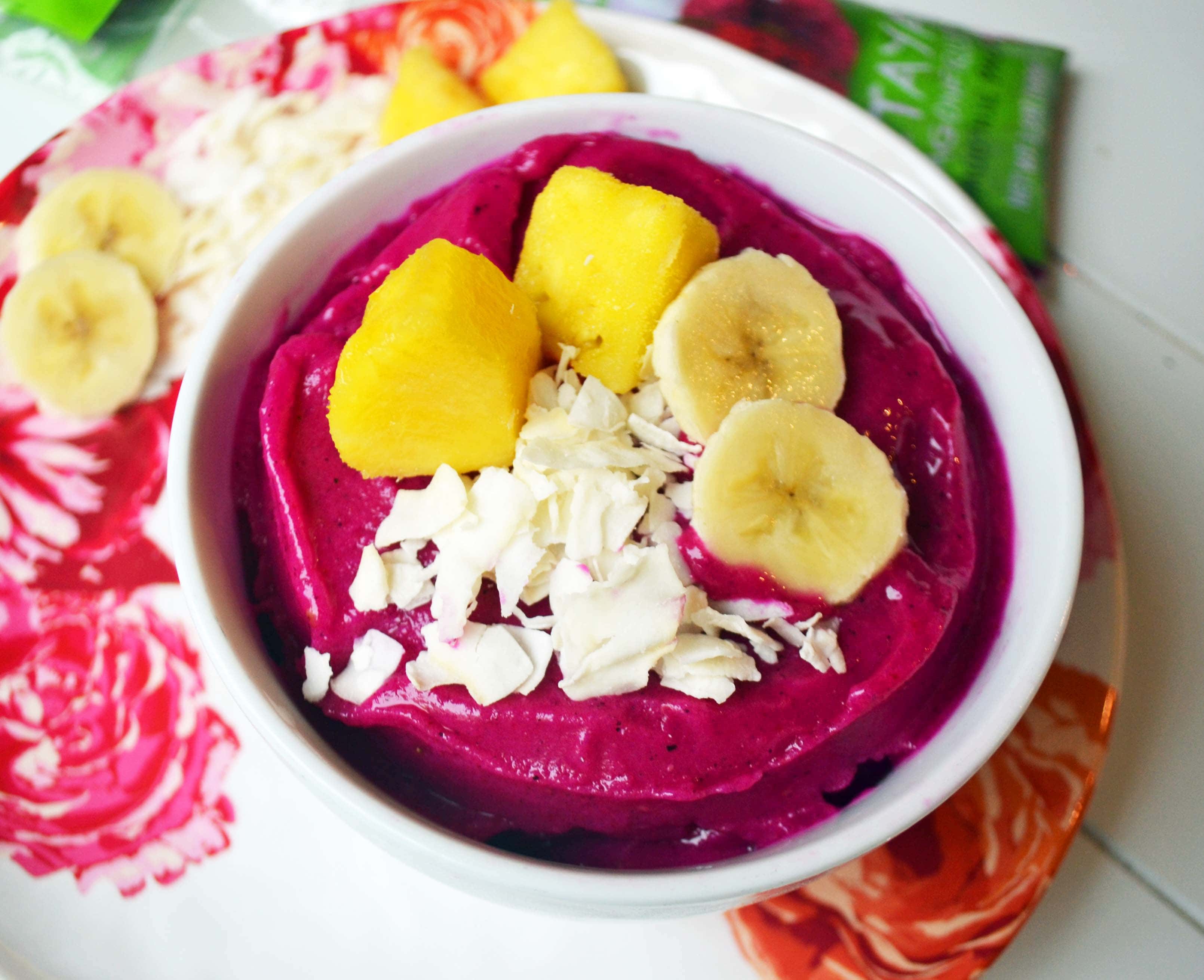 Tropical Dragonfruit Pitaya Smoothie Bowl