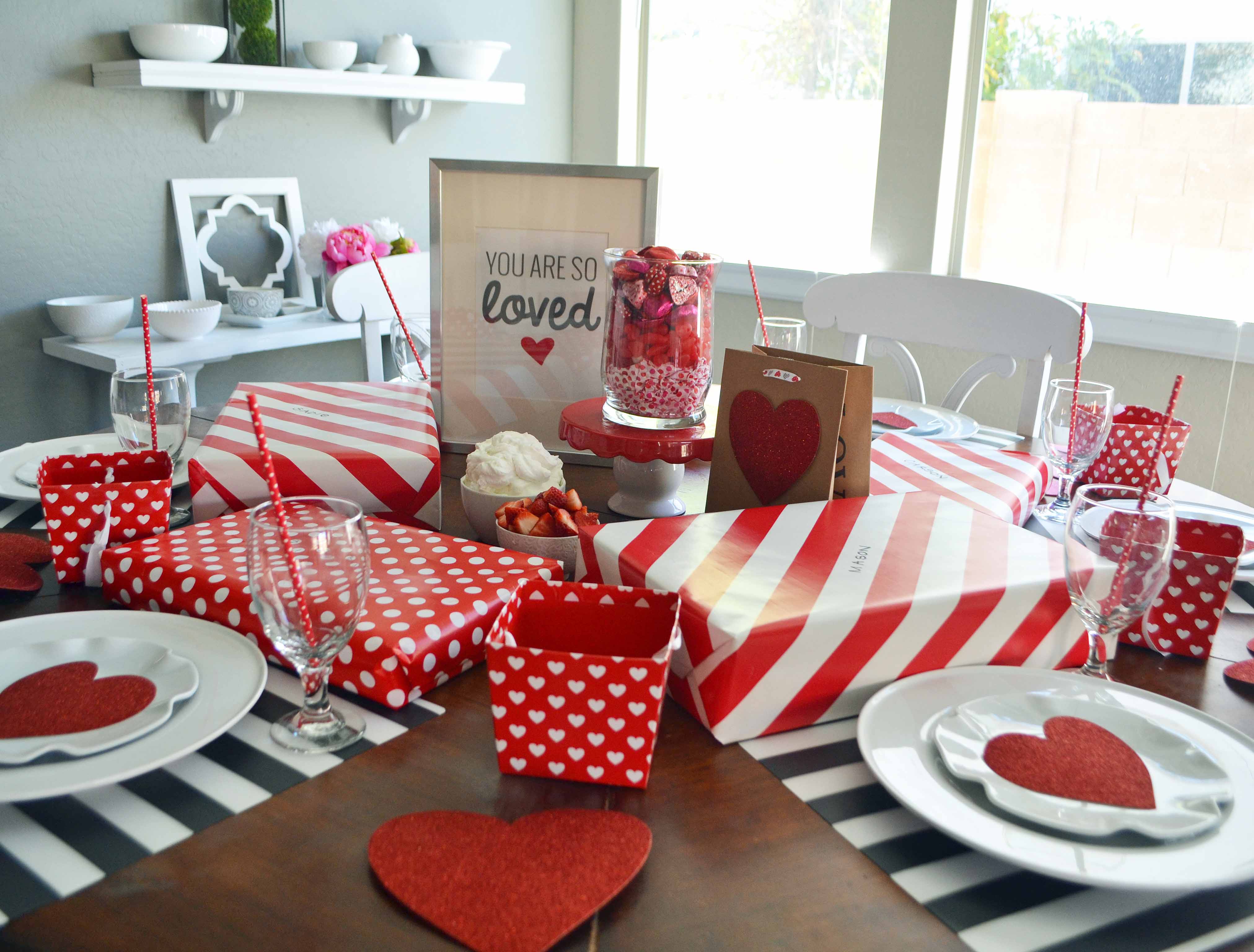 Five 5 Ways to Make Valentine's Day special for kids. Ideas on how to make Valentine's Day fun for families. Valentine's Day tablescapes, Valentine's Day decor ideas, Valentine's day photo shoot, Valentine's day printables, and Valentine's Day cookies. www.modernhoney.com