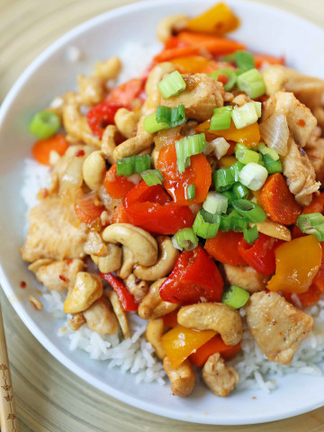Honey Cashew Chicken. A healthier version of a popular Asian dish -- Cashew Chicken.  Gluten-Free. Dairy-Free. Sugar-Free.  A spicy and sweet chicken with crisp vegetables in a flavorful sauce.  www.modernhoney.com #honeycashewchicken #cashewchicken #chinesechicken #asianfood
