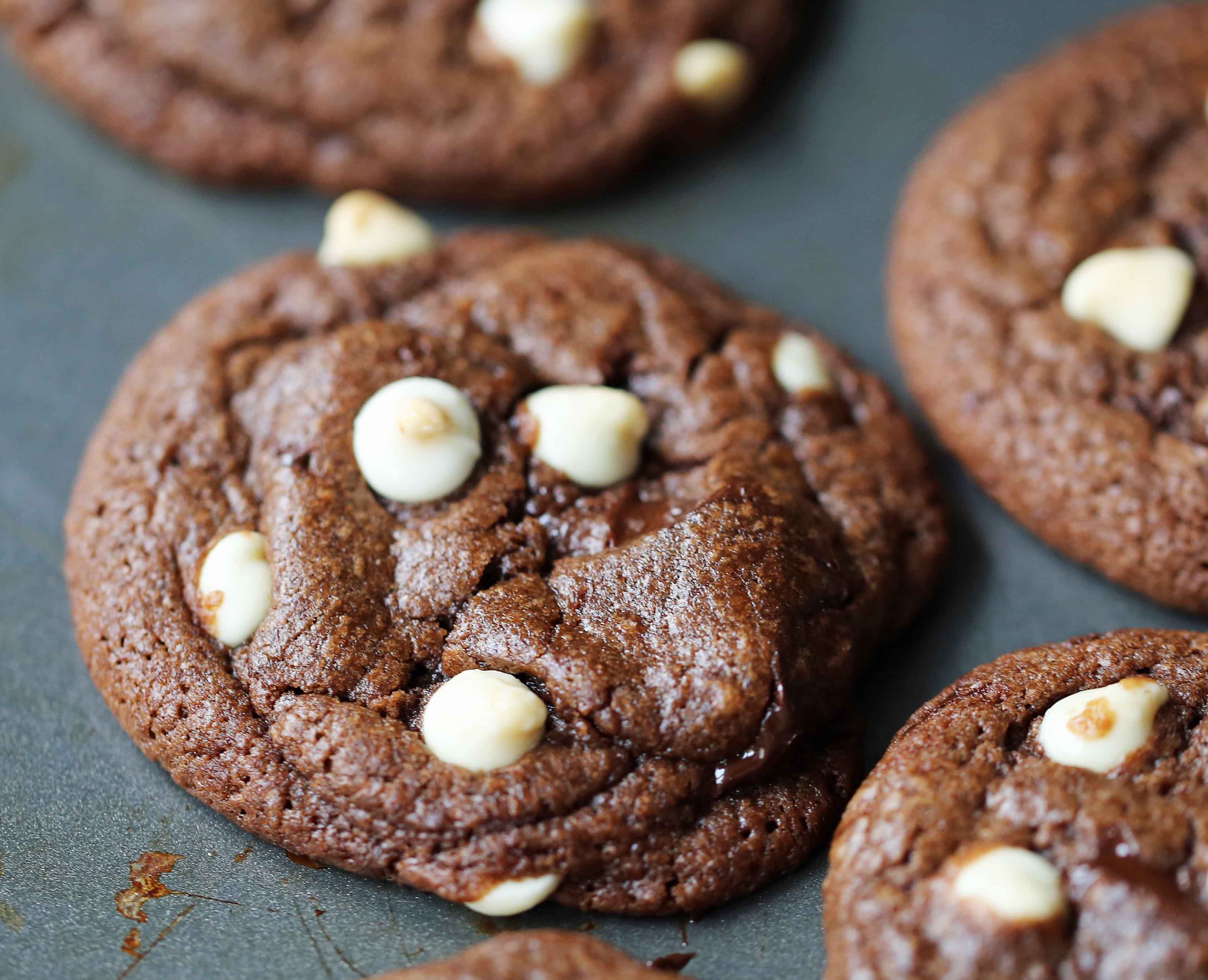 The Best Triple Chocolate Chip Cookies. White Chip Chocolate Cookies Recipe. How to make Paradise Bakery Panera Black and White Chippers. www.modernhoney.com #blackandwhitechippers #chocolatecookies #cookies #whitechipchocolatecookies #chocolate