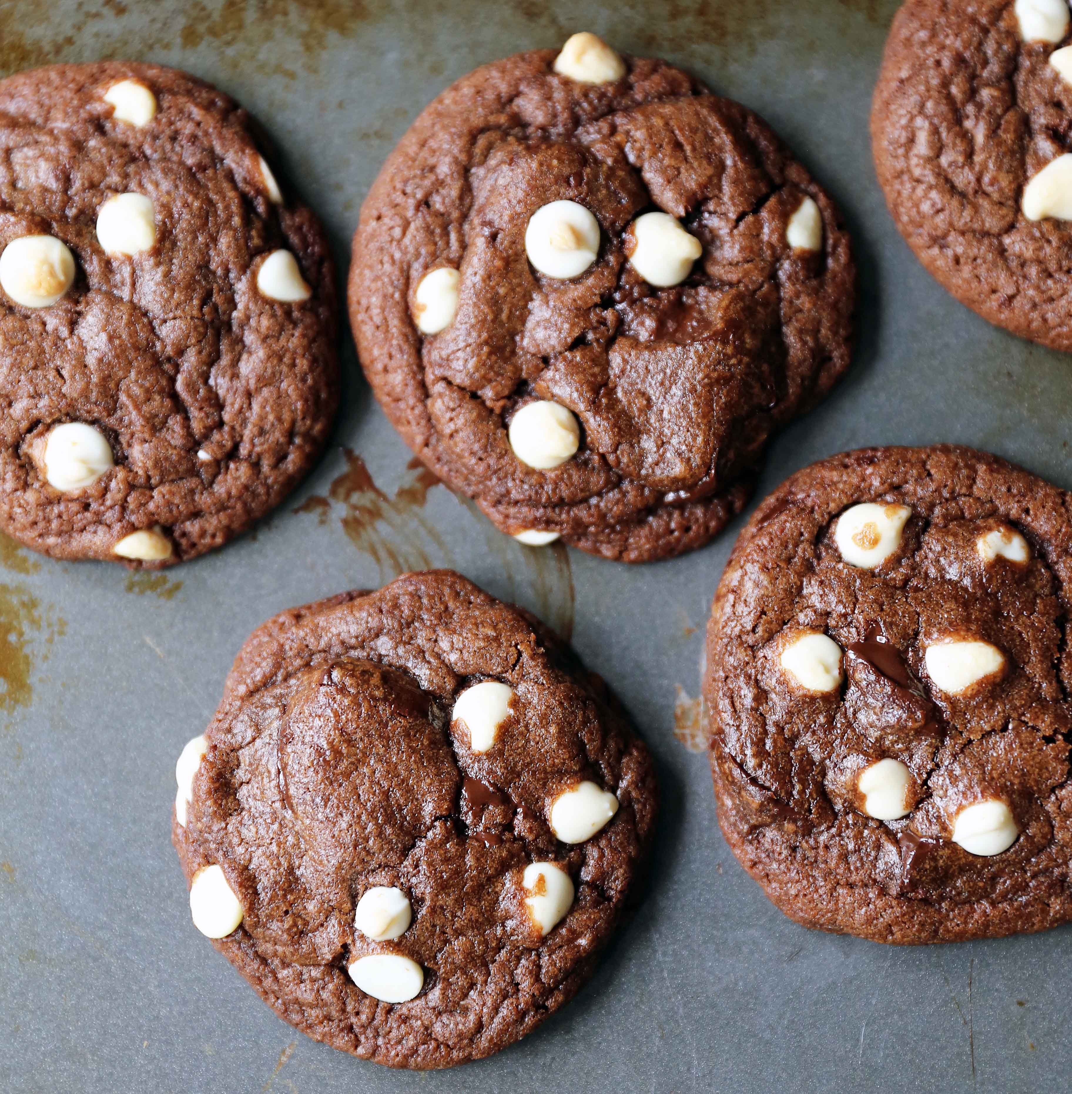 The Best Triple Chocolate Chip Cookies. White Chip Chocolate Cookies Recipe. How to make Paradise Bakery Panera Black and White Chippers. www.modernhoney.com #blackandwhitechippers #chocolatecookies #cookies #whitechipchocolatecookies #chocolate