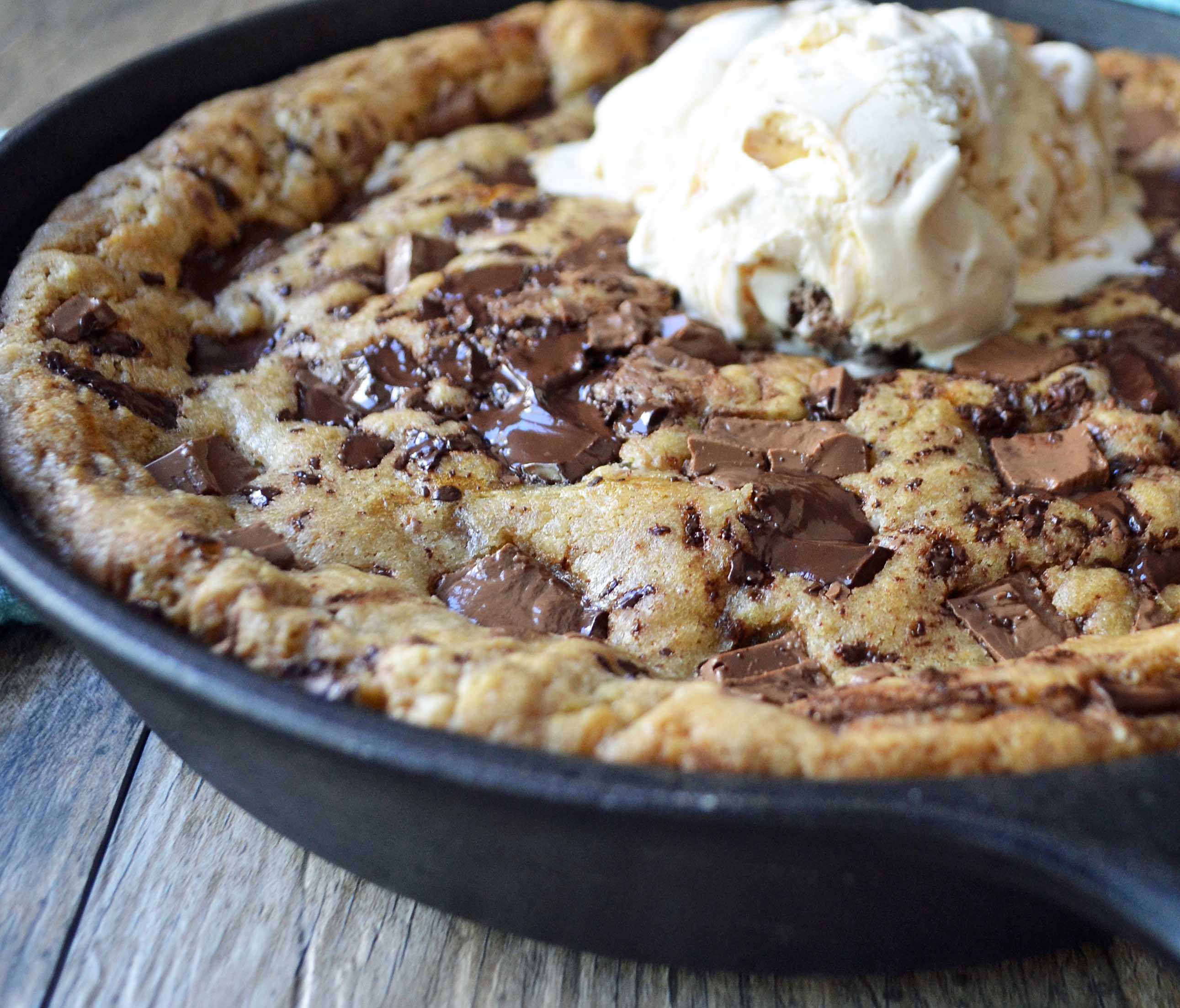 Skillet Chocolate Chip Cookie {Pizookie} - Two Peas & Their Pod