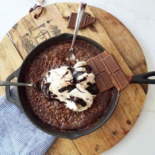 Double Chocolate Skillet Brownie Sundae by Modern Honey l www.modernhoney.com