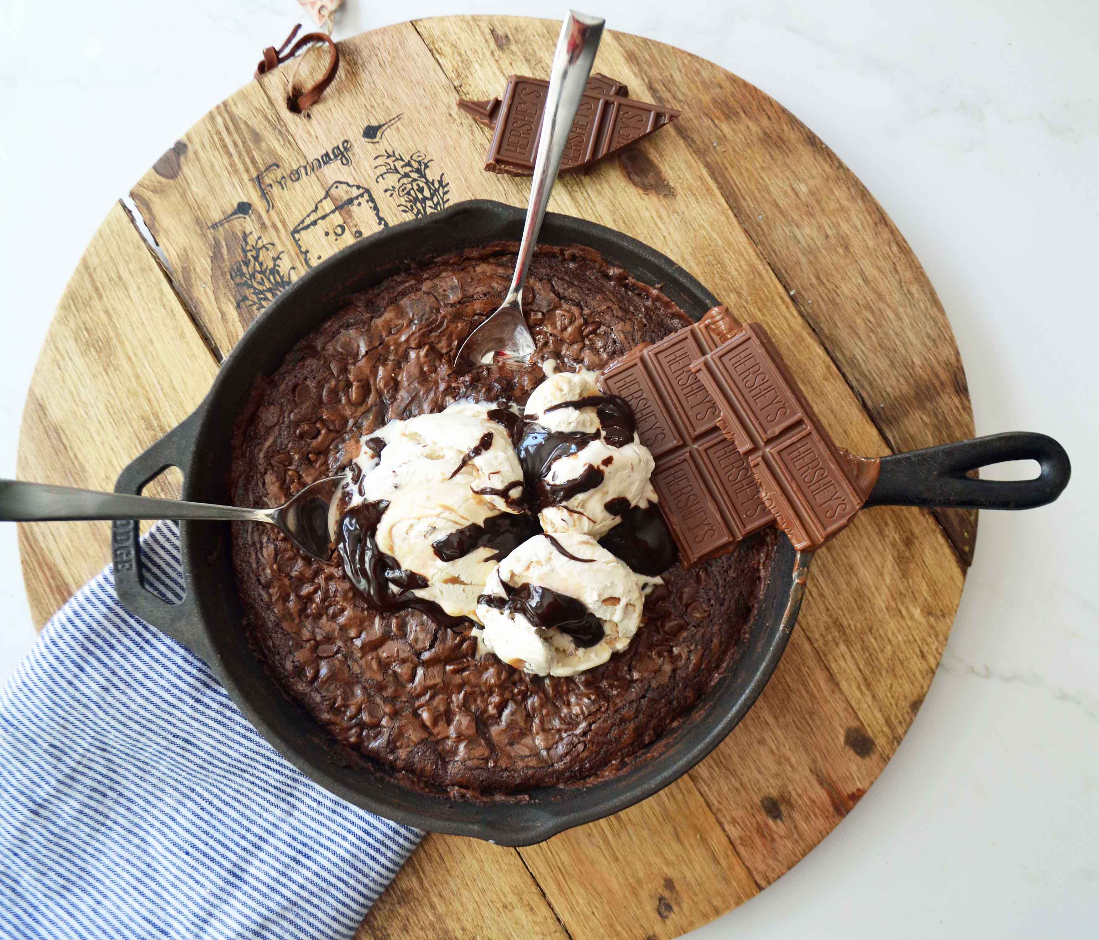 Double Chocolate Skillet Brownie Sundae by Modern Honey l www.modernhoney.com