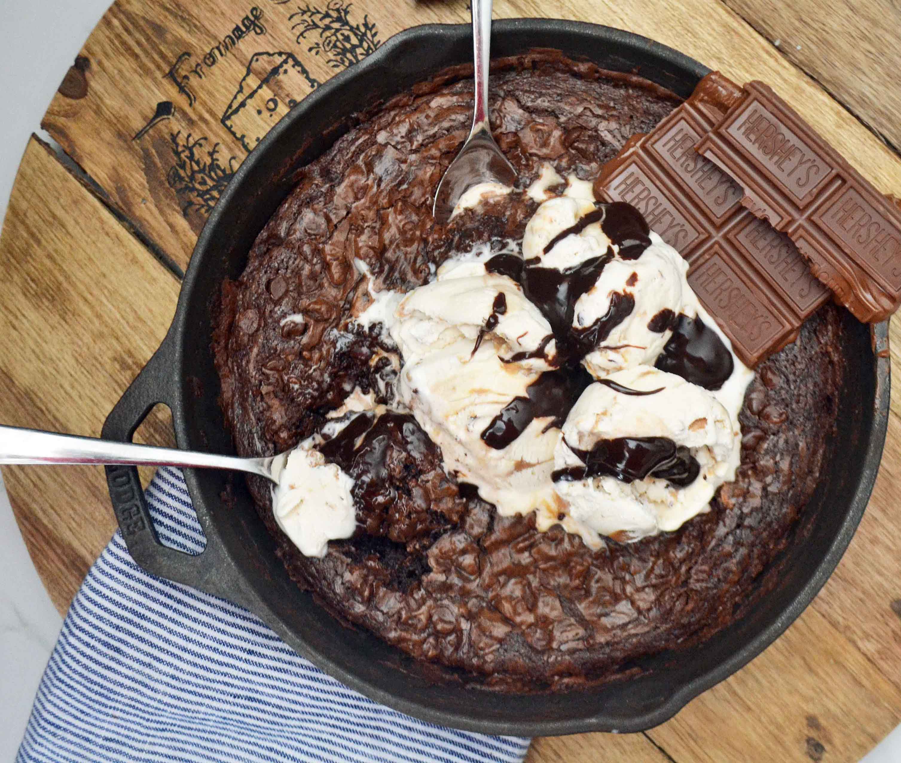 Double Chocolate Skillet Brownie Sundae by Modern Honey l www.modernhoney.com