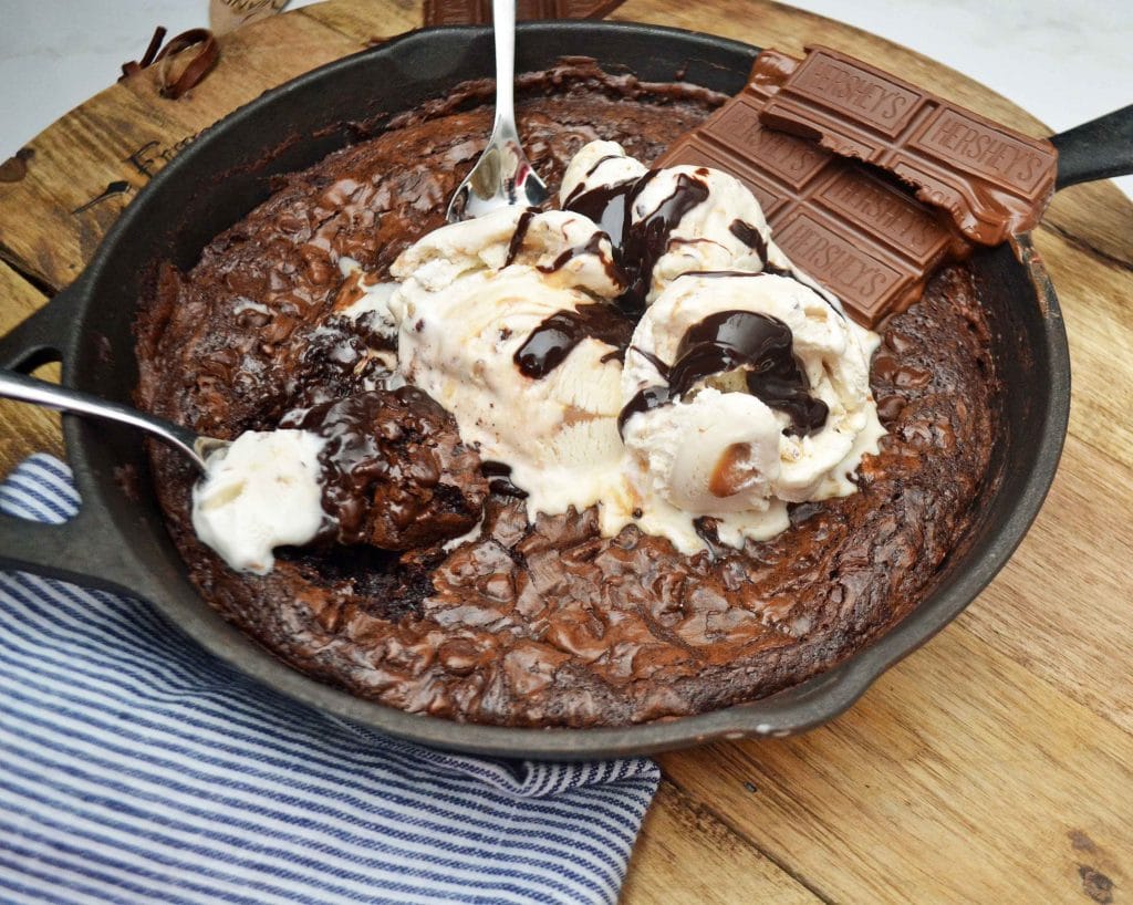 Double Chocolate Skillet Brownie Sundae by Modern Honey l www.modernhoney.com