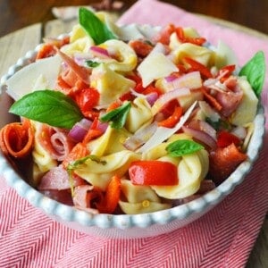 Antipasto Tortellini Pasta Salad by Modern Honey l www.modernhoney.com