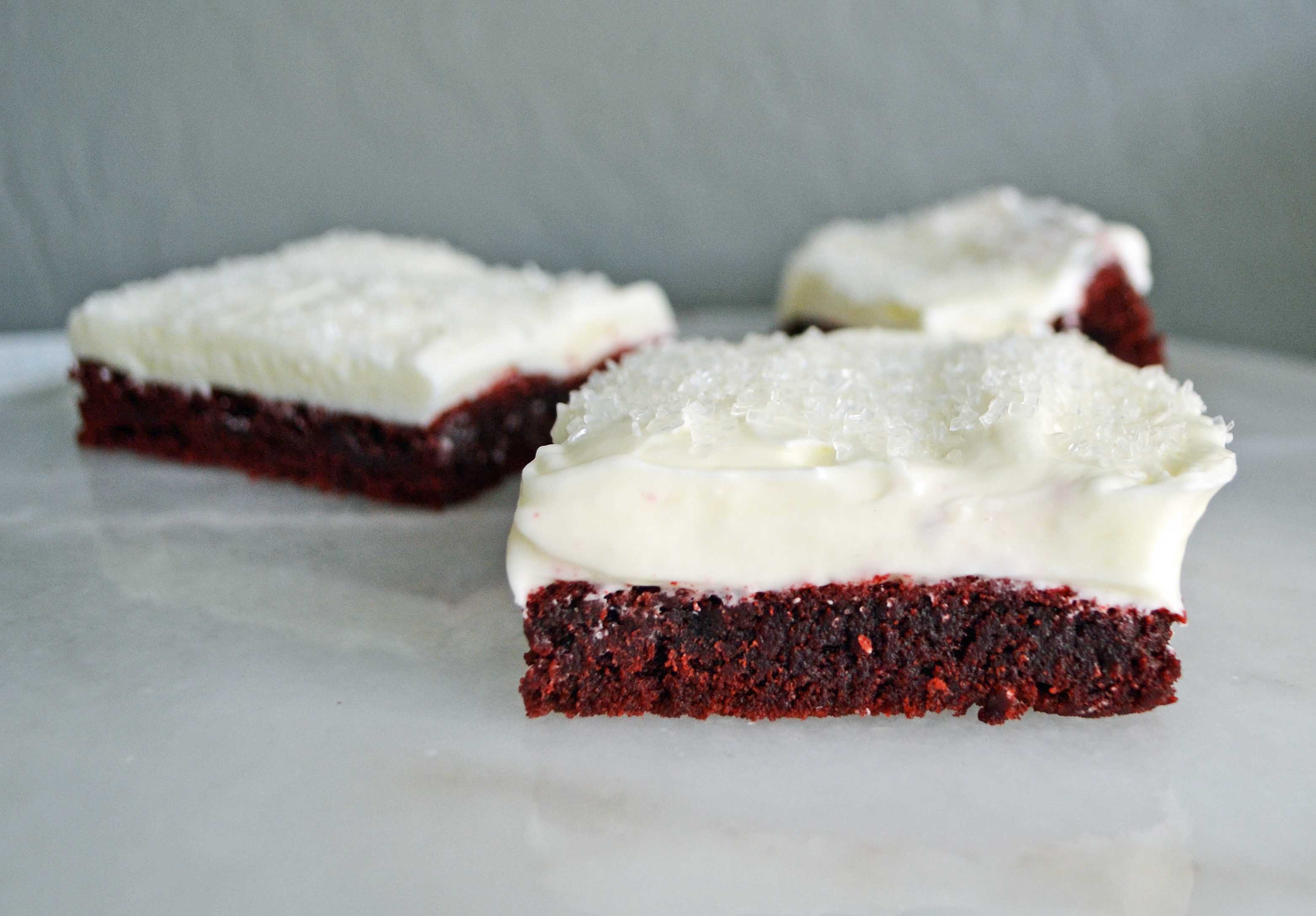 Red Velvet Sugar Cookie Bars by Modern Honey l www.modernhoney.com