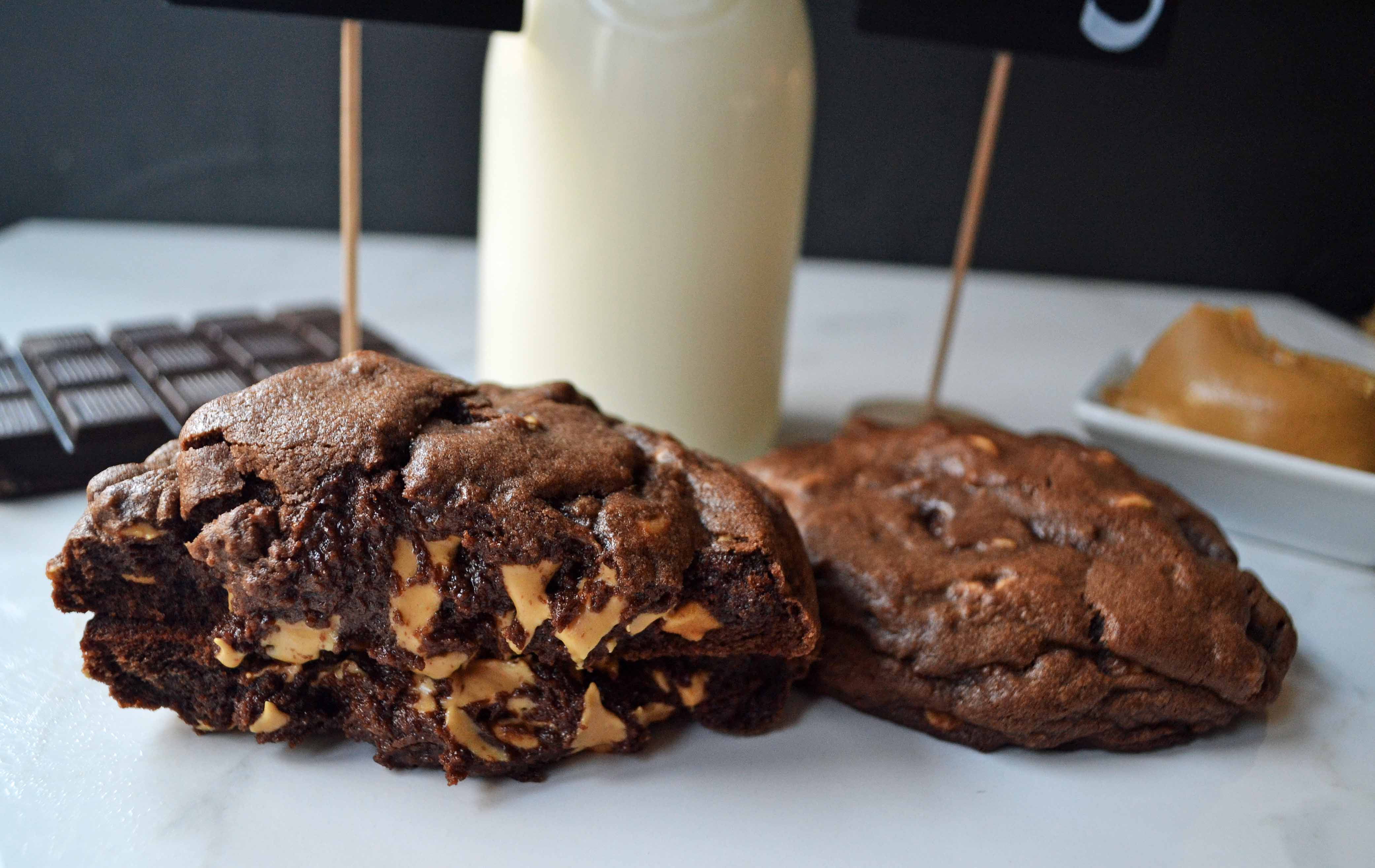 Levain Bakery Dark Chocolate Peanut Butter Chip Cookies by Modern Honey l www.modernhoney.com