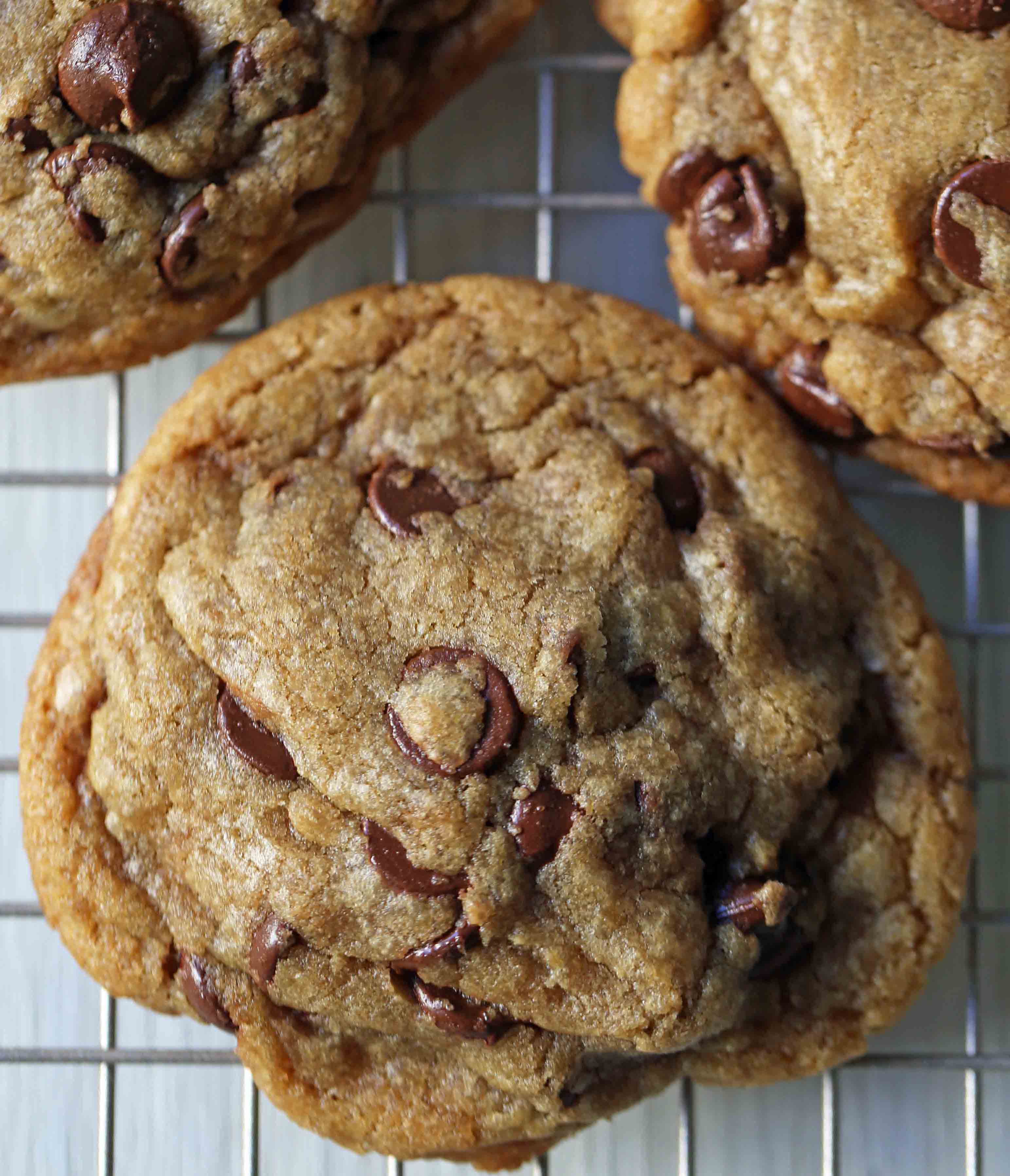 MJ's Top Secret Brown Butter Chocolate Chip Cookies. The best chocolate chip cookies made in a saucepan. Homemade browned butter chocolate chip cookie recipe. You will LOVE these cookies! www.modernhoney.com #brownbuttercookies #brownbutterchocolatechipcookies #chocolatechipcookies #cookies #chocolatechipcookie #cookierecipes