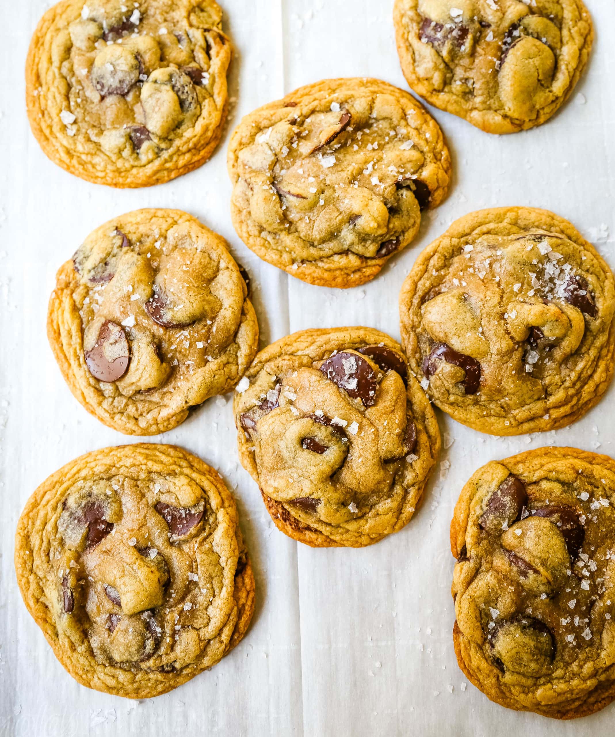 The BEST Browned Butter Chocolate Chip Cookies Homemade browned butter chocolate chip cookies are made in one saucepan! This perfect chocolate chip cookie has rich buttery toffee flavor. This is the best chocolate chip cookie recipe.  www.modernhoney.com #saucepancookie #brownbuttercookie #chocolatechipcookie #chocolatechipcookies #cookie #cookies 