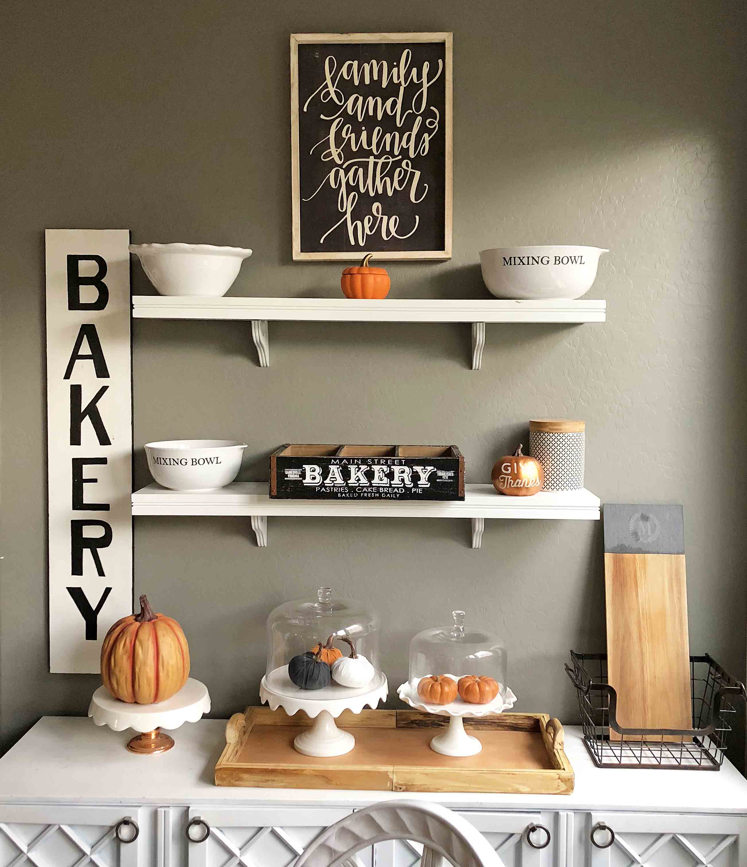 Fall Decor Ideas. How to decorate a kitchen for Fall. Halloween Fall Kitchen Shelves. Fall Decoration Ideas. www.modernhoney.com #falldecor #falldecorationideas #halloween #fall #fallkitchen #kitchenfalldecor