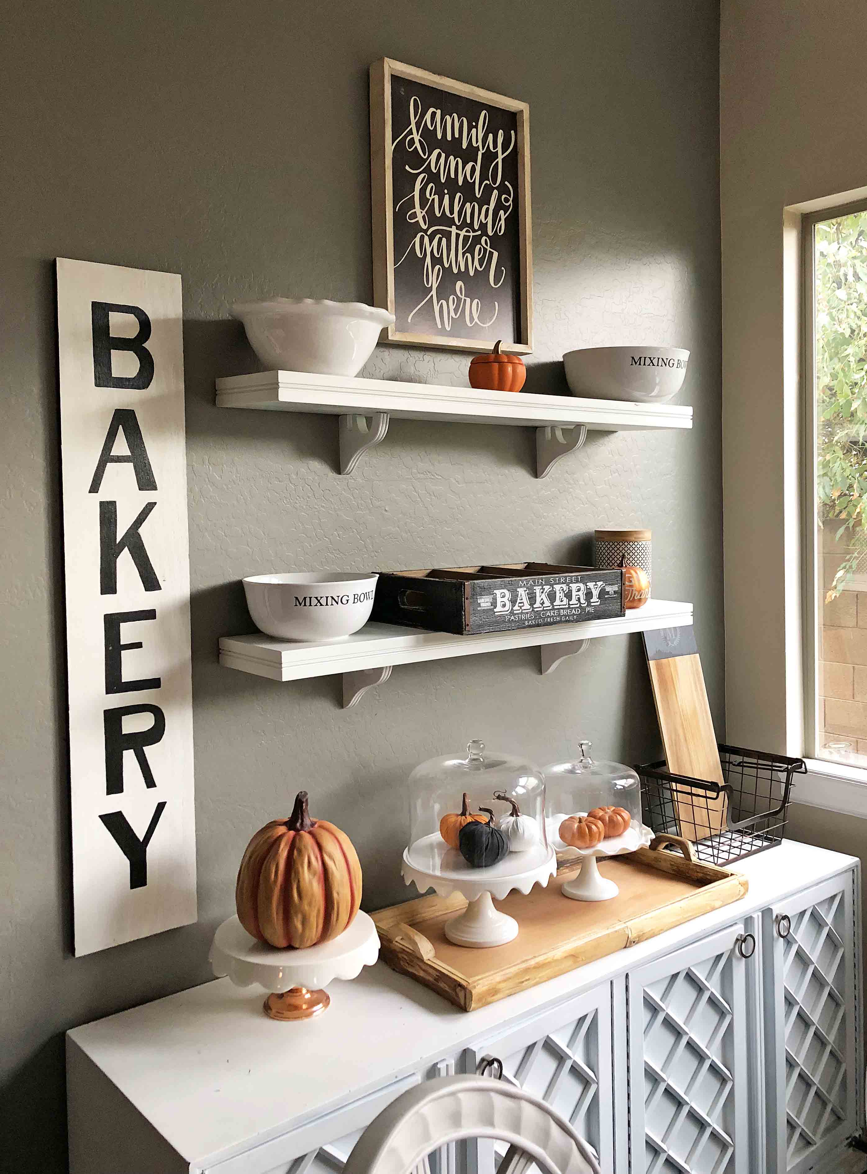 Fall Decor Ideas. How to decorate a kitchen for Fall. Halloween Fall Kitchen Shelves. Fall Decoration Ideas. www.modernhoney.com #falldecor #falldecorationideas #halloween #fall #fallkitchen #kitchenfalldecor