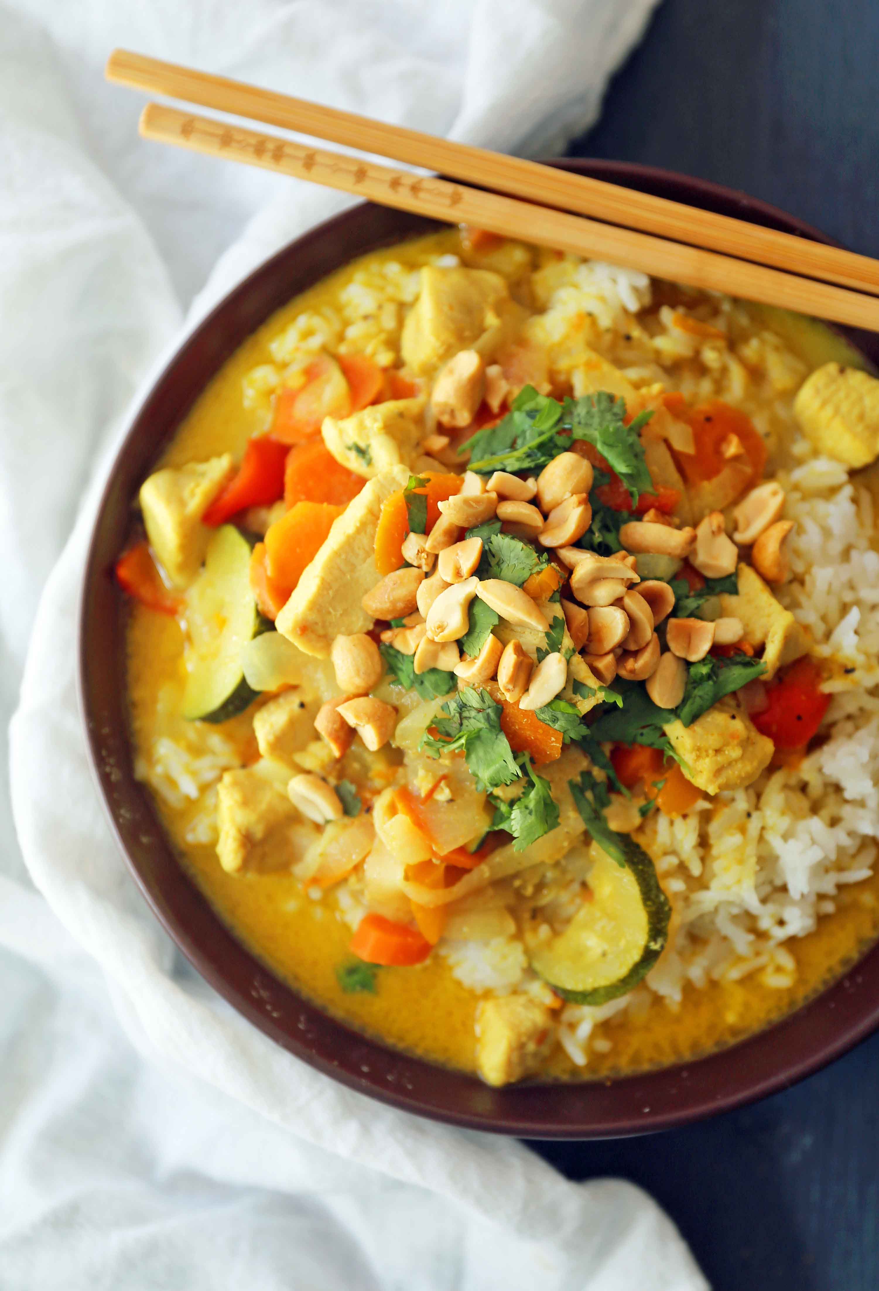 Thai Green Curry with Chicken and Veggies. A healthy gluten-free and dairy-free curry recipe. Chicken Curry with Vegetables in a Coconut Broth. www.modernhoney.com #curry #chickencurry #glutenfree #dairyfree #thaicurry