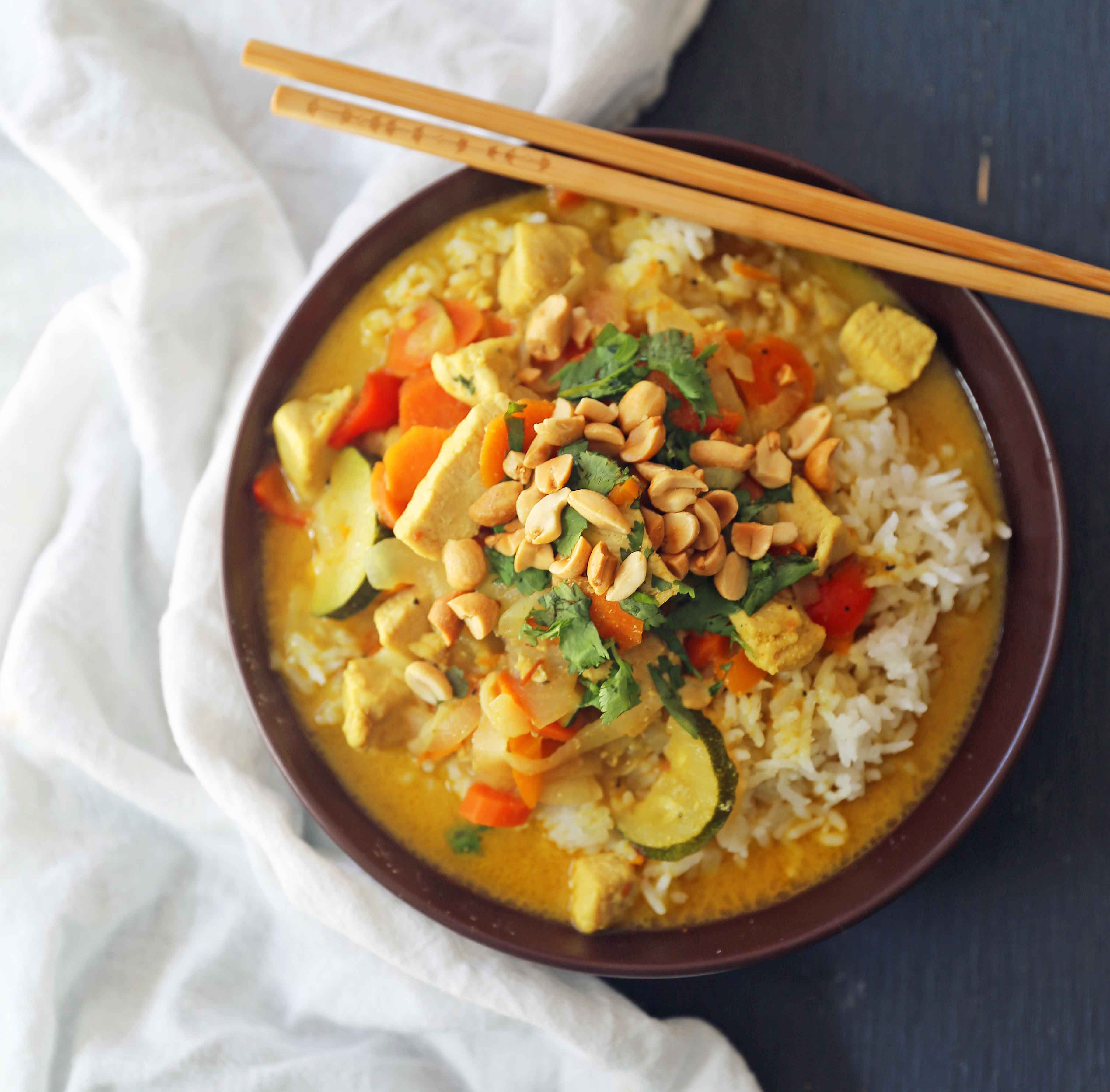 Thai Green Curry with Chicken and Veggies. A healthy gluten-free and dairy-free curry recipe. Chicken Curry with Vegetables in a Coconut Broth. www.modernhoney.com #curry #chickencurry #glutenfree #dairyfree #thaicurry