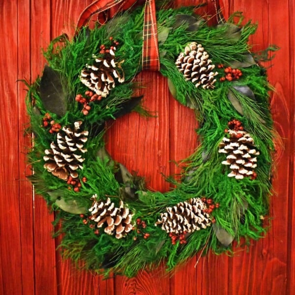 Christmas Decor Ideas by Modern Honey. DIY projects, dining room Christmas tablescapes, chalkboard inspiration, and making your own Christmas door.