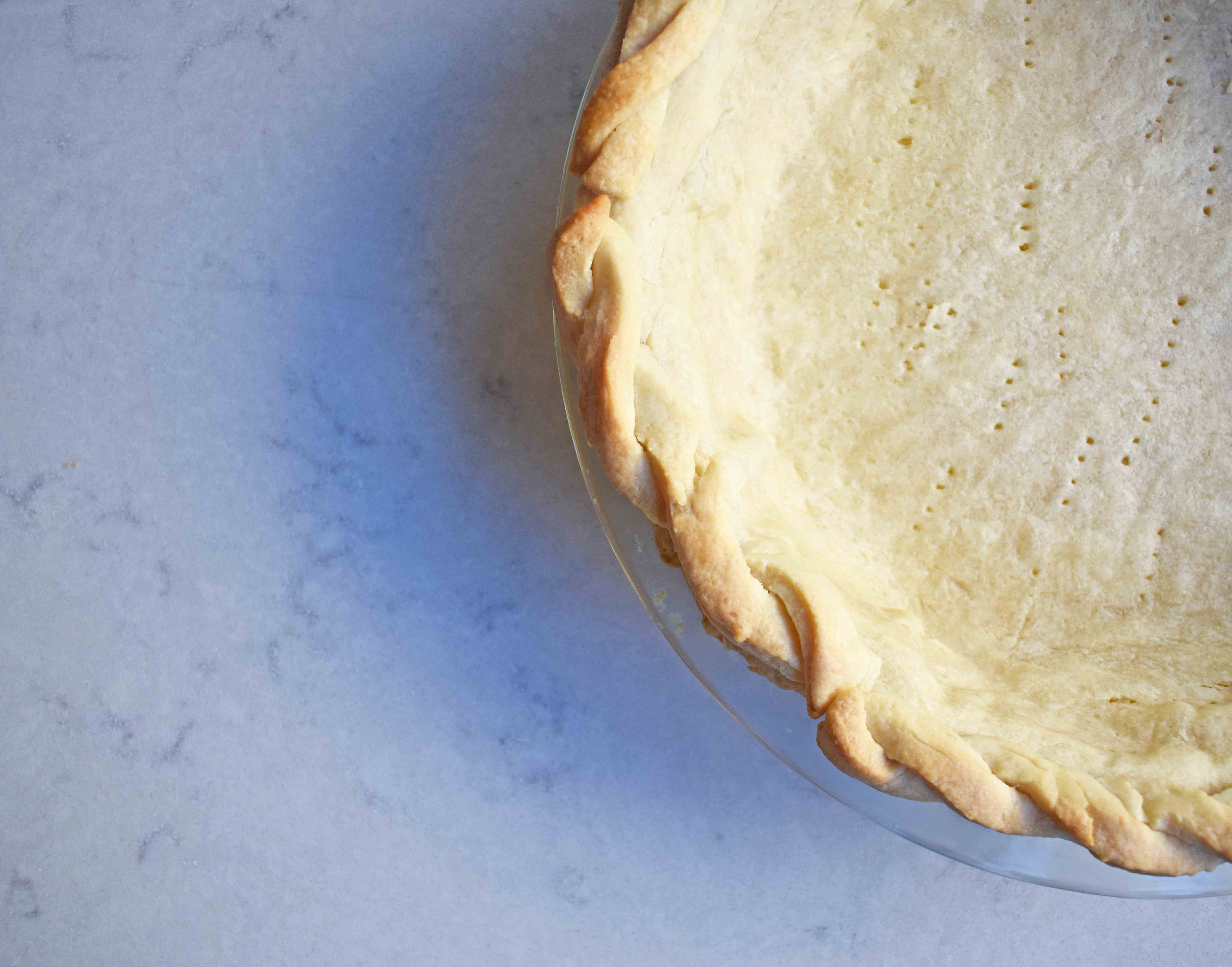 All Butter Flaky Pie Crust. Tips and tricks to make foolproof perfect pie crust every single time. www.modernhoney.com