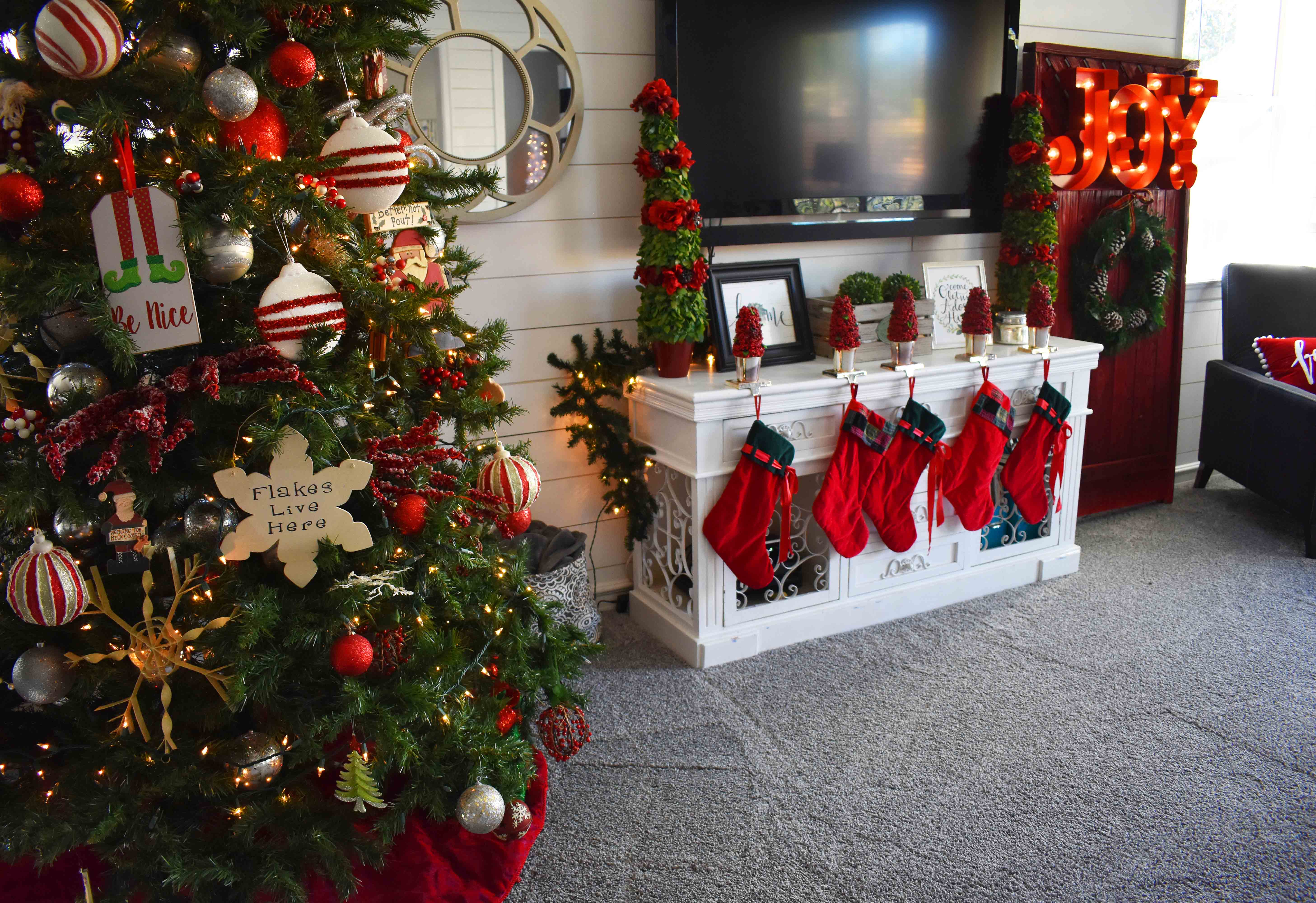 Christmas Decor Ideas by Modern Honey. Beautiful ways to transform your home for Christmas.