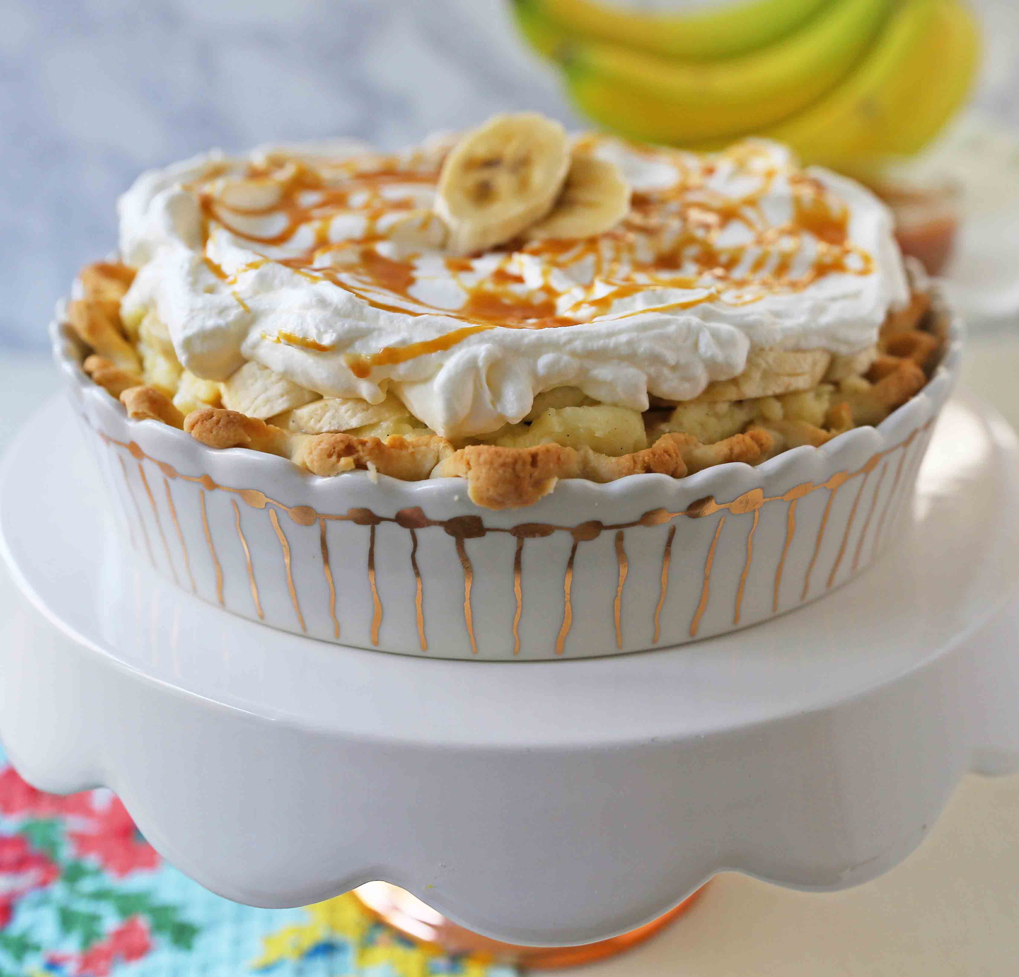 Salted Caramel Banana Cream Pie. Homemade banana cream pie with salted caramel. www.modernhoney.com #bananacreampie #caramelbananacreampie #thanksgivingpie #thanksgiving #pie #pierecipes