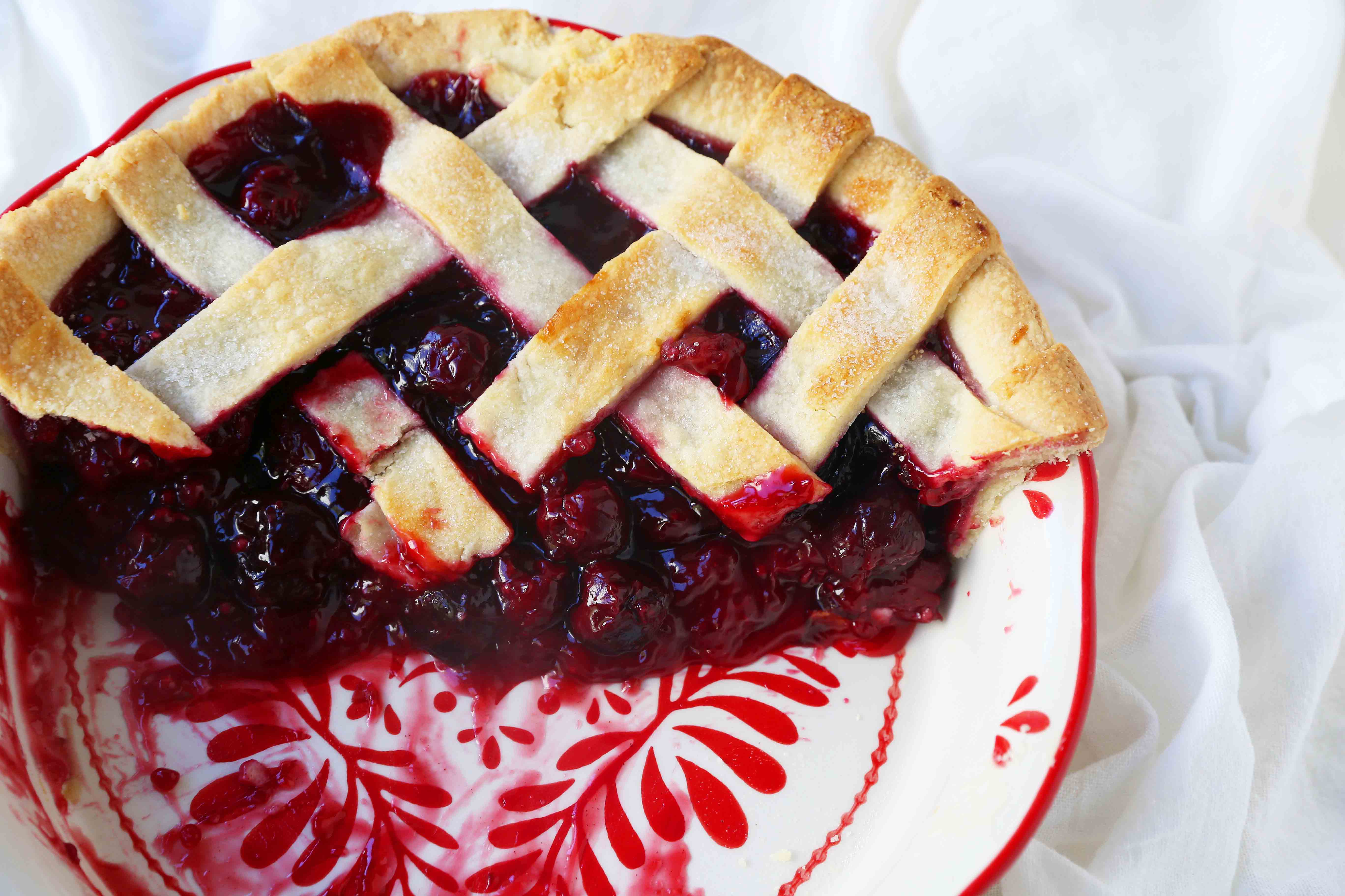 Sweet Cherry Pie Recipe. Homemade cherry pie made from scratch. www.modernhoney.com #cherrypie #homemadecherrypie #cherrypierecipe