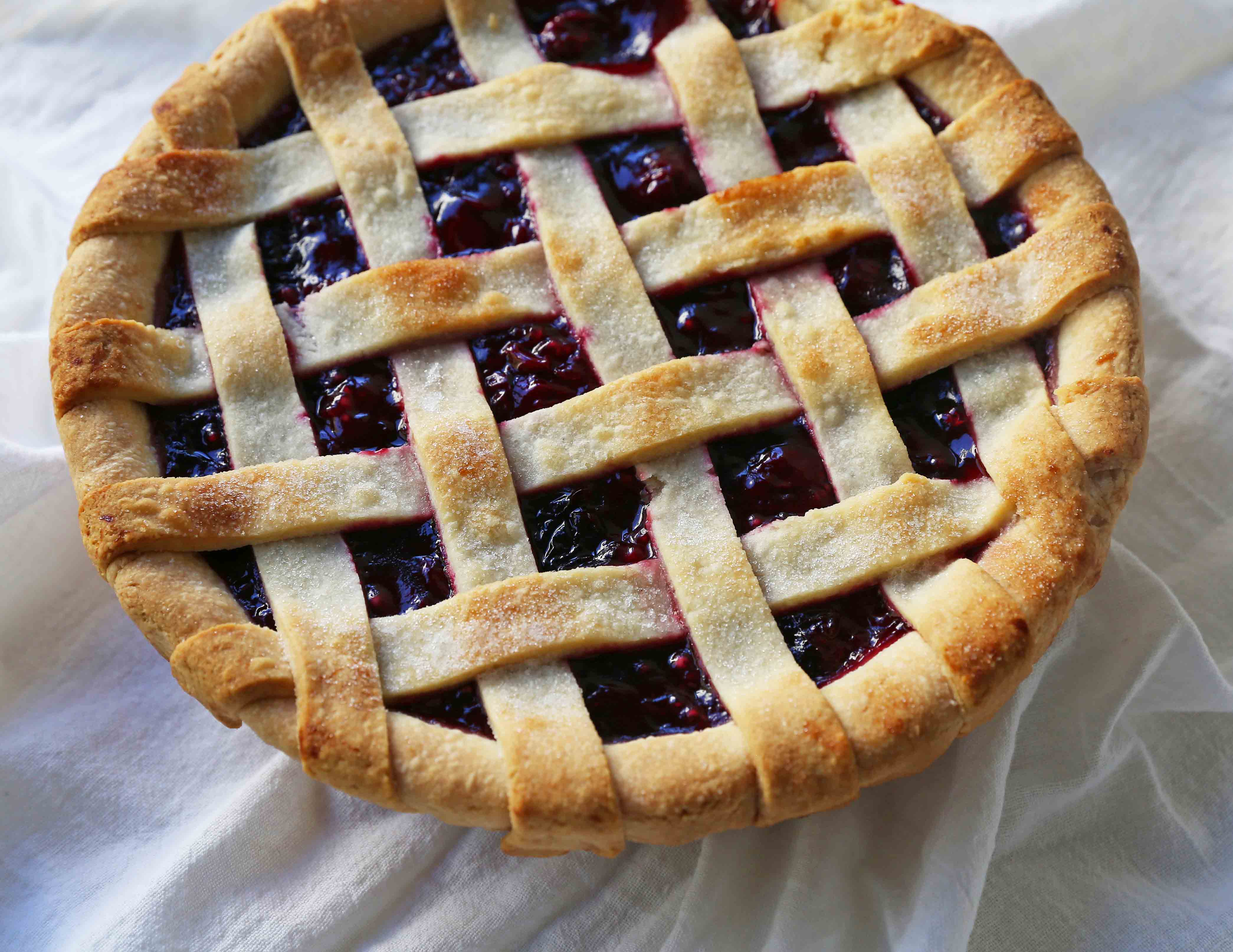 Sweet Cherry Pie Recipe. Homemade cherry pie made from scratch. www.modernhoney.com #cherrypie #homemadecherrypie #cherrypierecipe