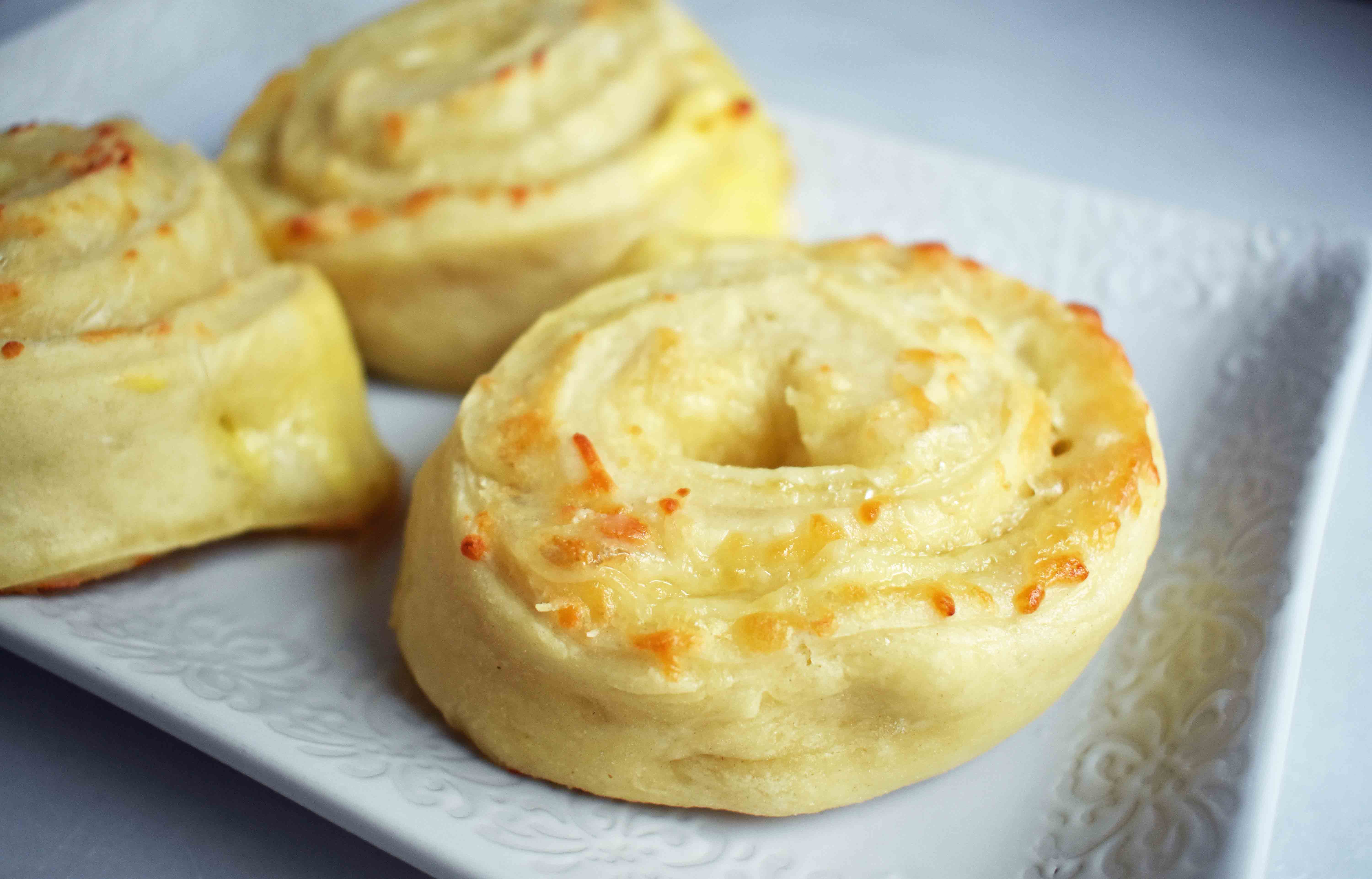 Golden's Garlic Parmesan Cheese Rolls by Modern Honey. Made with 5 simple ingredients -- pizza dough, butter, garlic powder, parmesan and mozzarella cheese. 