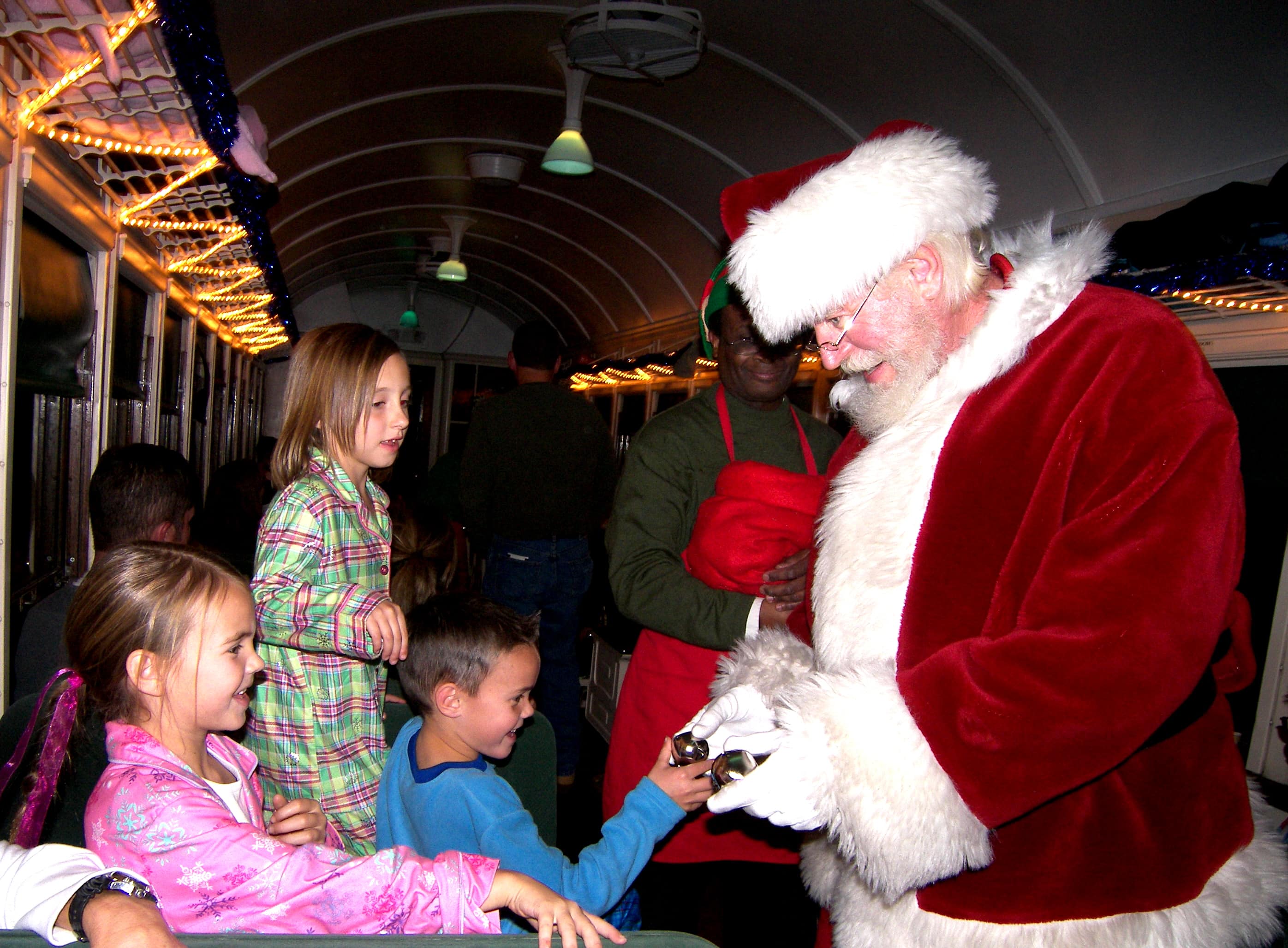 Christmas Bucket List. 10 Ways to Feel the Christmas Spirit by Modern Honey. Polar Express Santa Claus.