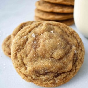 Soft Chewy Molasses Ginger Cookies. How to make the best ever soft molasses gingersnap cookies. The perfect gingerbread cookies. www.modernhoney.com #gingersnaps #molassescookies #softmolassescookies