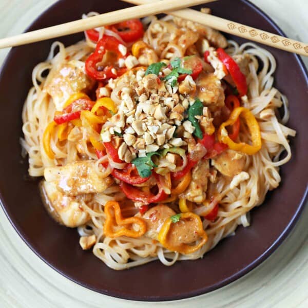 Thai Chicken Noodles. Healthy thai chicken, fresh vegetables, sauteed with a light peanut butter sauce. Better than take-out thai chicken noodles. www.modernhoney.com #thaichickennoodles
