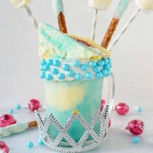 Princess Cinderella FreakShake. Perfect for Disney lovers or for a Princess Party. www.modernhoney.com