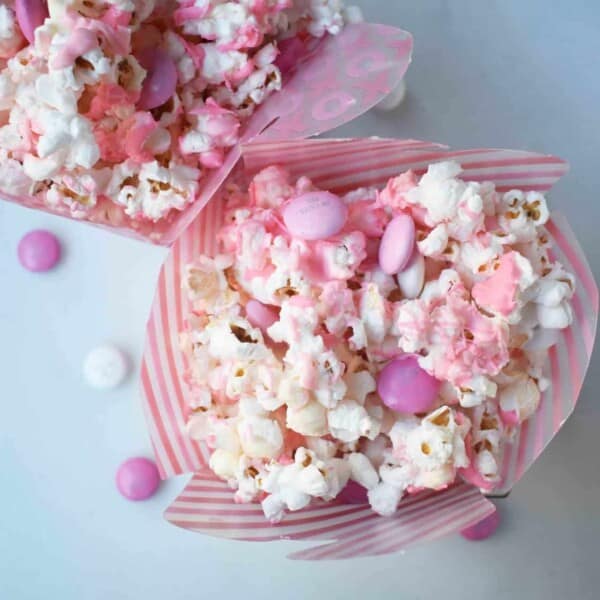 Homemade Valentine's Day White Chocolate and M & M Popcorn. www.modernhoney.com