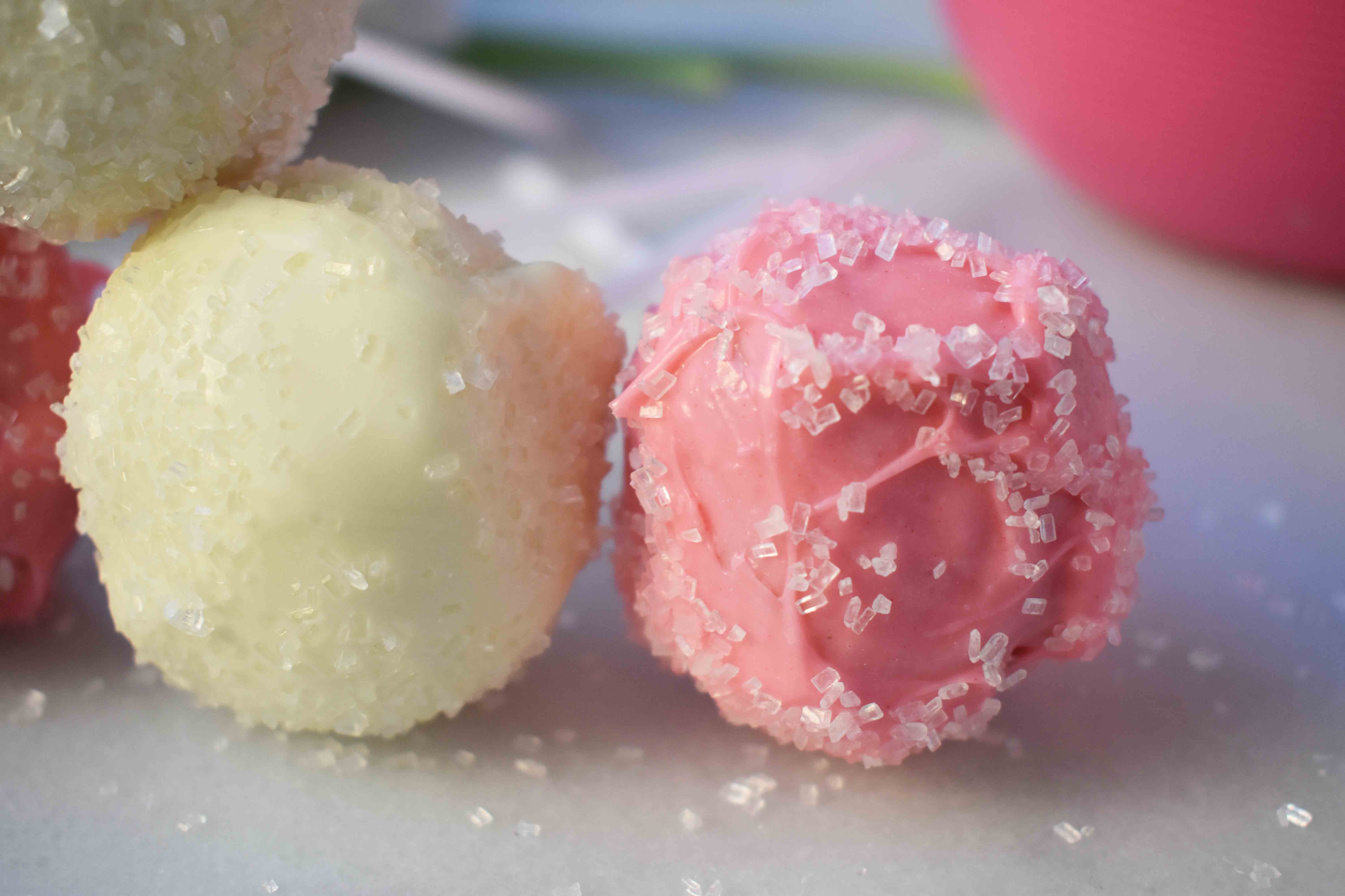 Strawberry Cheesecake Truffle Balls Cake Pops. Homemade yellow butter cake mixed with fresh strawberry cream cheese frosting. Then rolled in melted white melting wafers and sprinkled with sparkling sugar. www.modernhoney.com