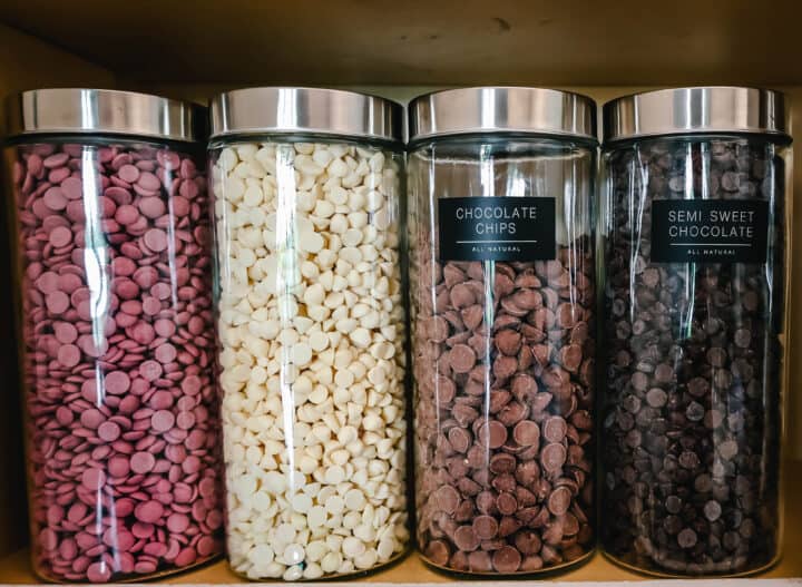 Kitchen Baking Supplies Organization. How to organize a baking center so all of your baking ingredients and supplies are in one place. Tips for storing baking ingredients in jars and the best types of labels to use. This baking organization system makes it so much easier to bake since all of the ingredients are organized and in one place!Chocolate Chips in Jars. Semisweet Chocolate, White Chocolate, Milk Chocolate, and Ruby Chocolate. 