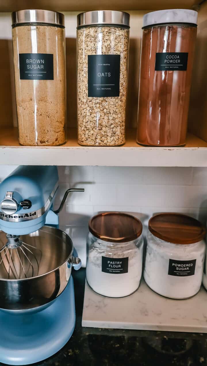 Kitchen Baking Supplies Organization. How to organize a baking center so all of your baking ingredients and supplies are in one place. Tips for storing baking ingredients in jars and the best types of labels to use. This baking organization system makes it so much easier to bake since all of the ingredients are organized and in one place!