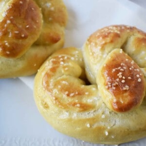 Buttery Soft Pretzels. Homemade, made from scratch soft pretzels. Buttery, soft, and fluffy pretzels with melted butter and coarse salt. Super easy to make! www.modernhoney.com