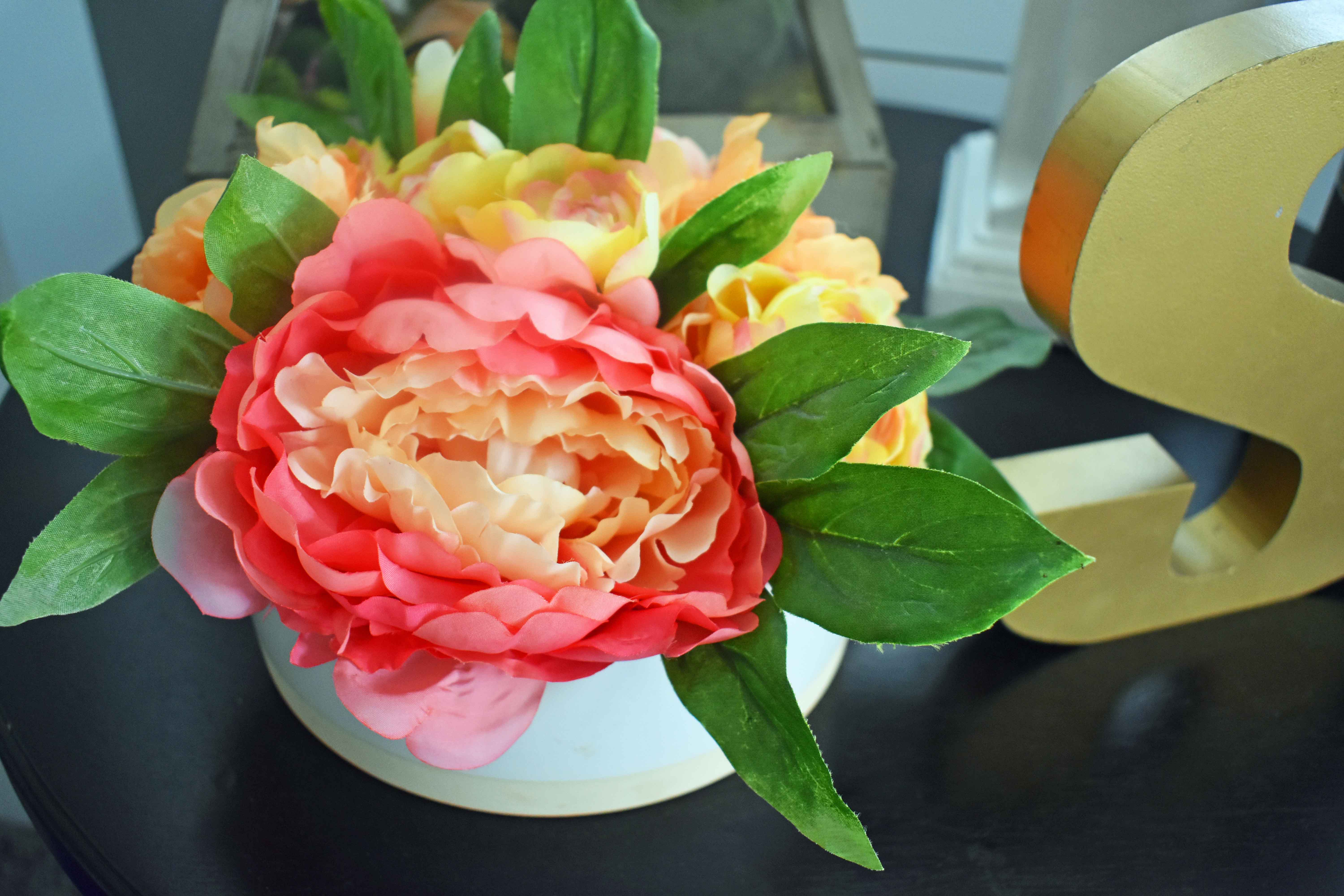 Spring Decoration Ideas. Bright and beautiful peach peonies to beautify your home. www.modernhoney.com