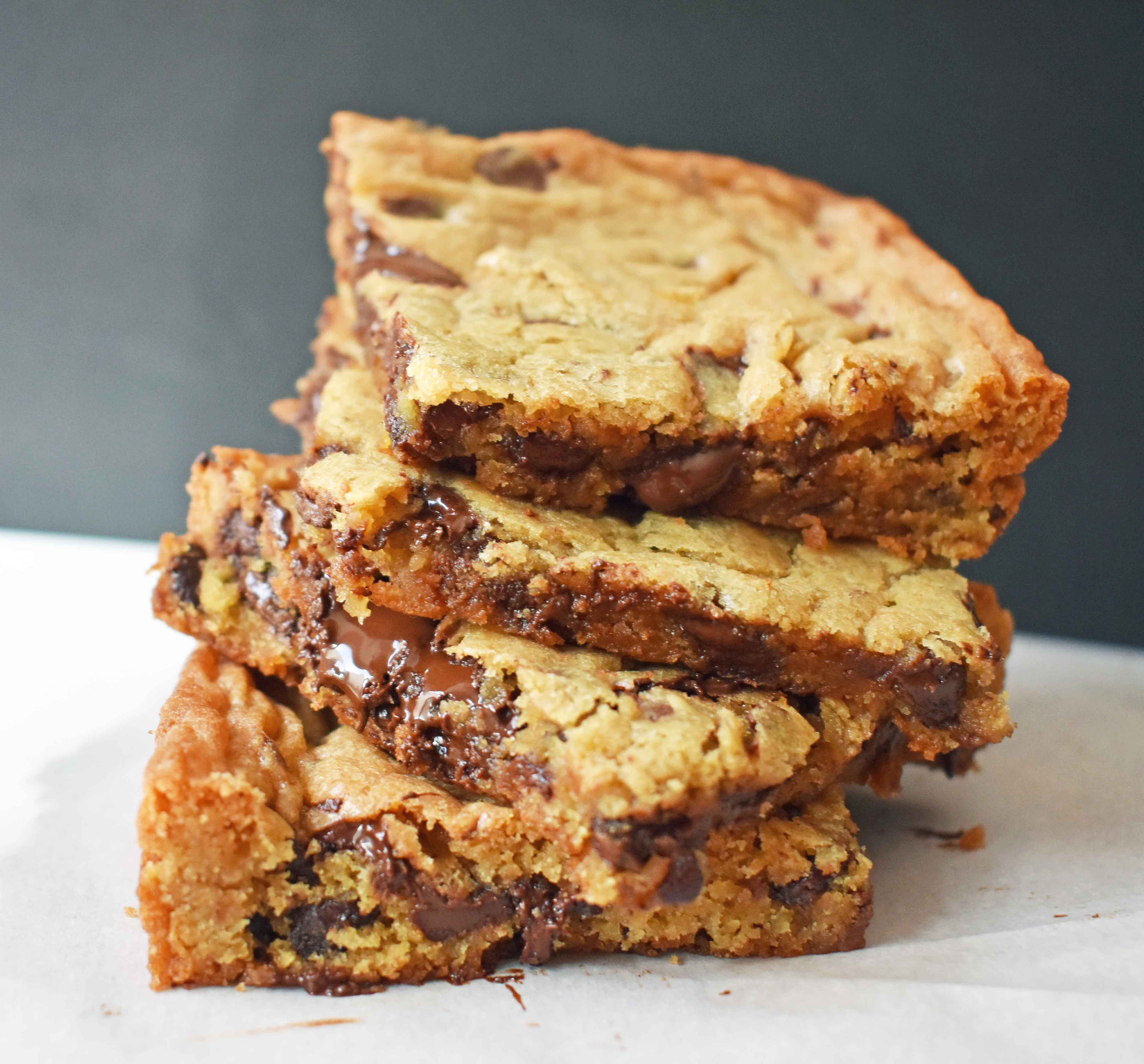 Chocolate Chip Cookie Bars. Classic buttery chocolate chip cookies in a bar. A favorite cookie bar recipe! www.modernhoney.com