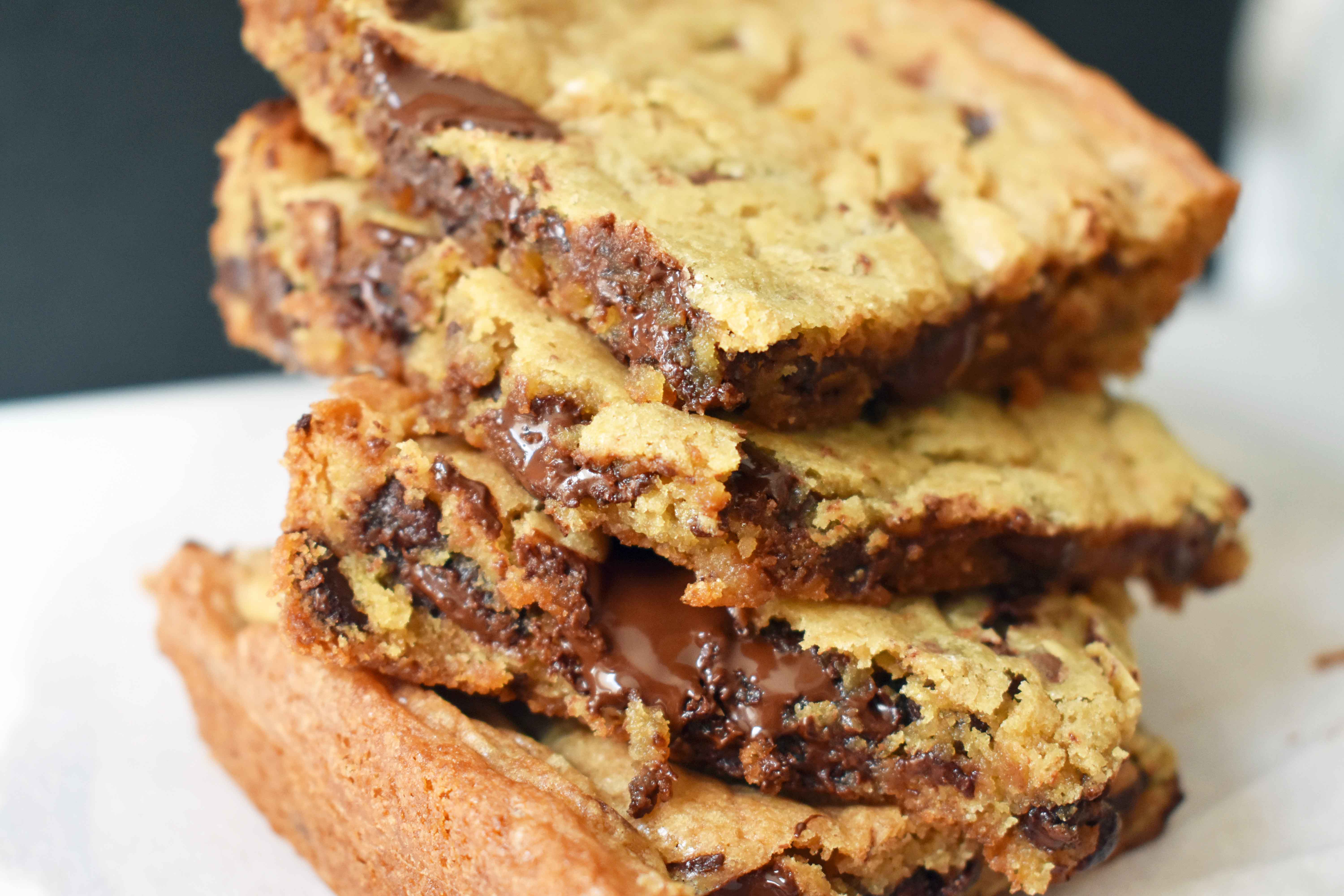 Chocolate Chip Cookie Bars. Classic buttery chocolate chip cookies in a bar. A favorite cookie bar recipe! www.modernhoney.com