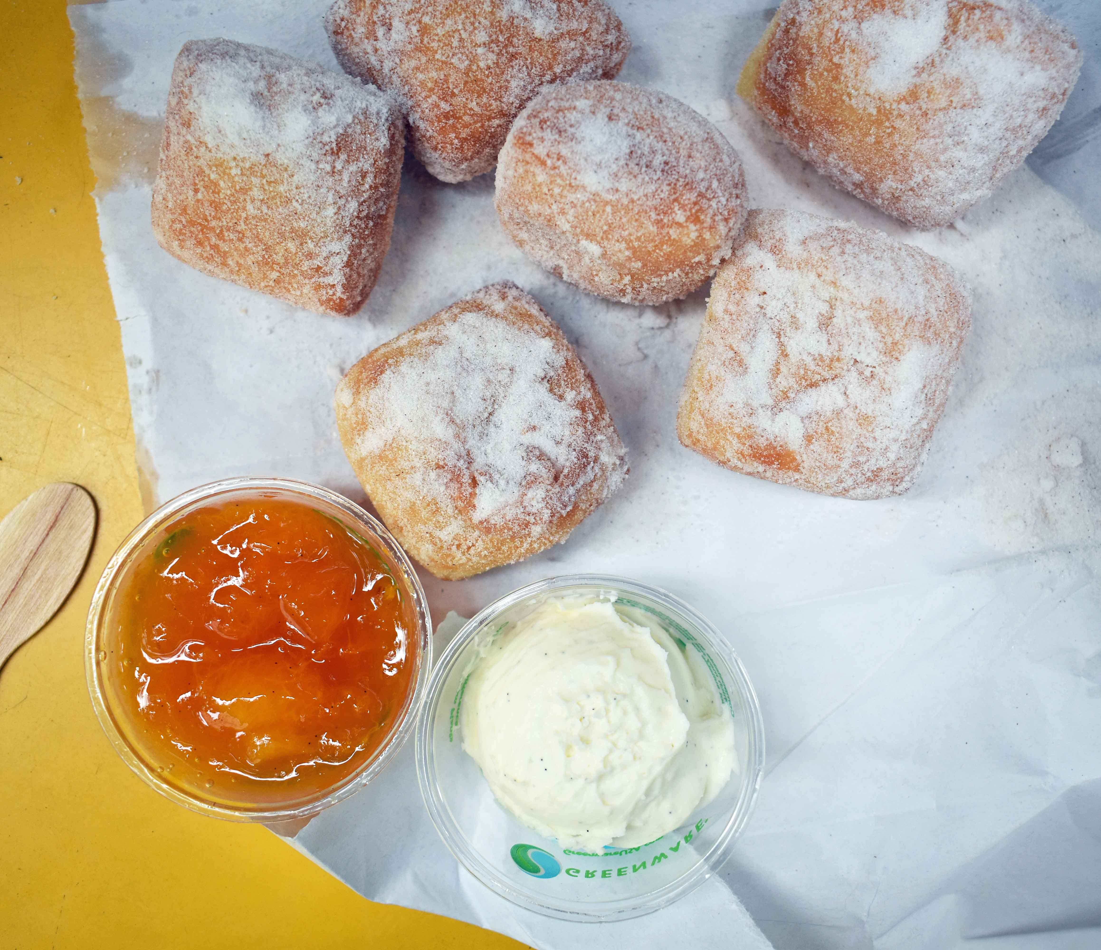 Beignets doughnuts at Dahlia Bakery. Best Places to Eat and See in Seattle. The most popular spots to visit and the best restaurants. Tips on the best places to see in Seattle Washington. www.modernhoney.com