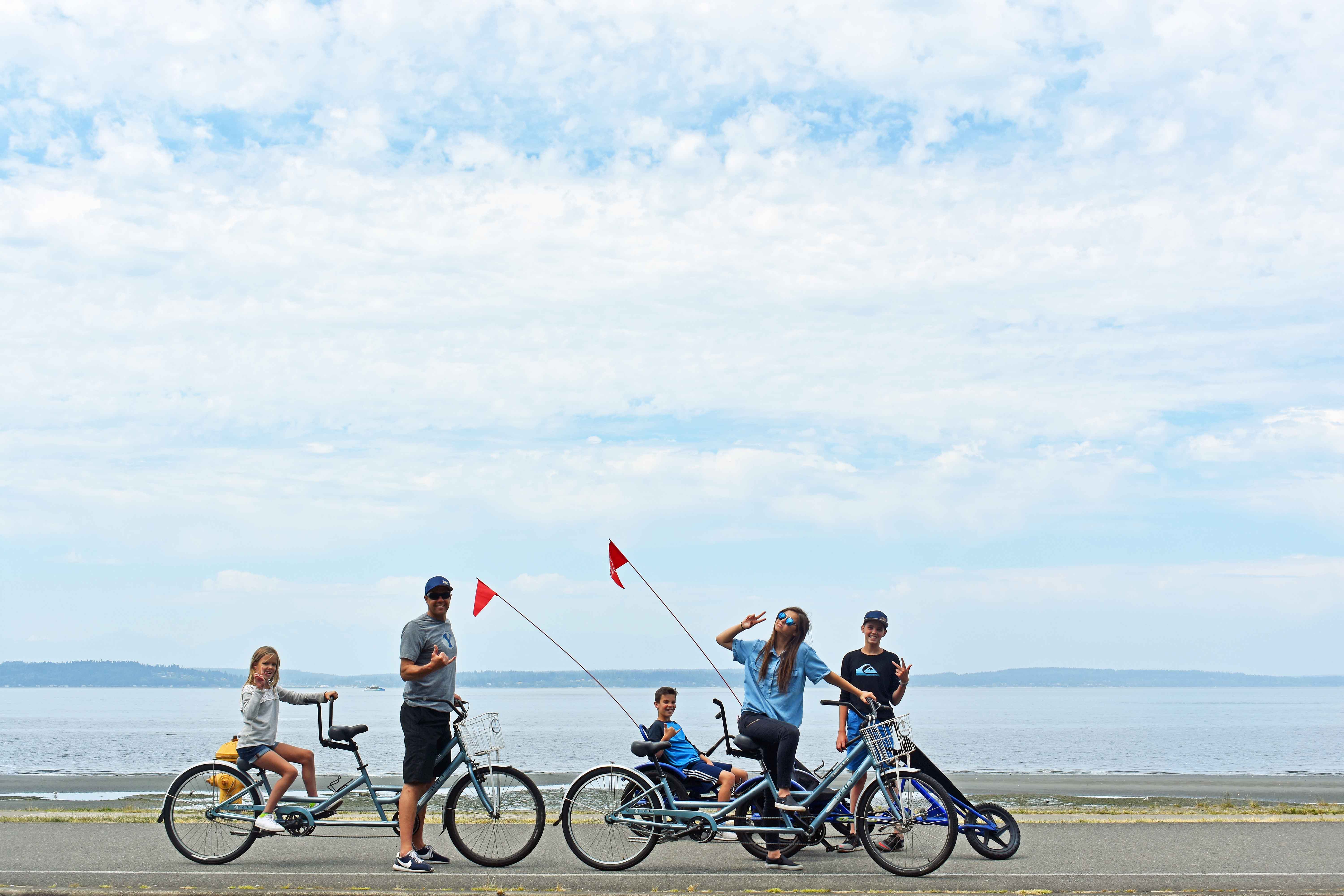 Riding Bikes at Alki Beach. Best Places to Eat and See in Seattle. The most popular spots to visit and the best restaurants. Tips on the best places to see in Seattle Washington. www.modernhoney.com