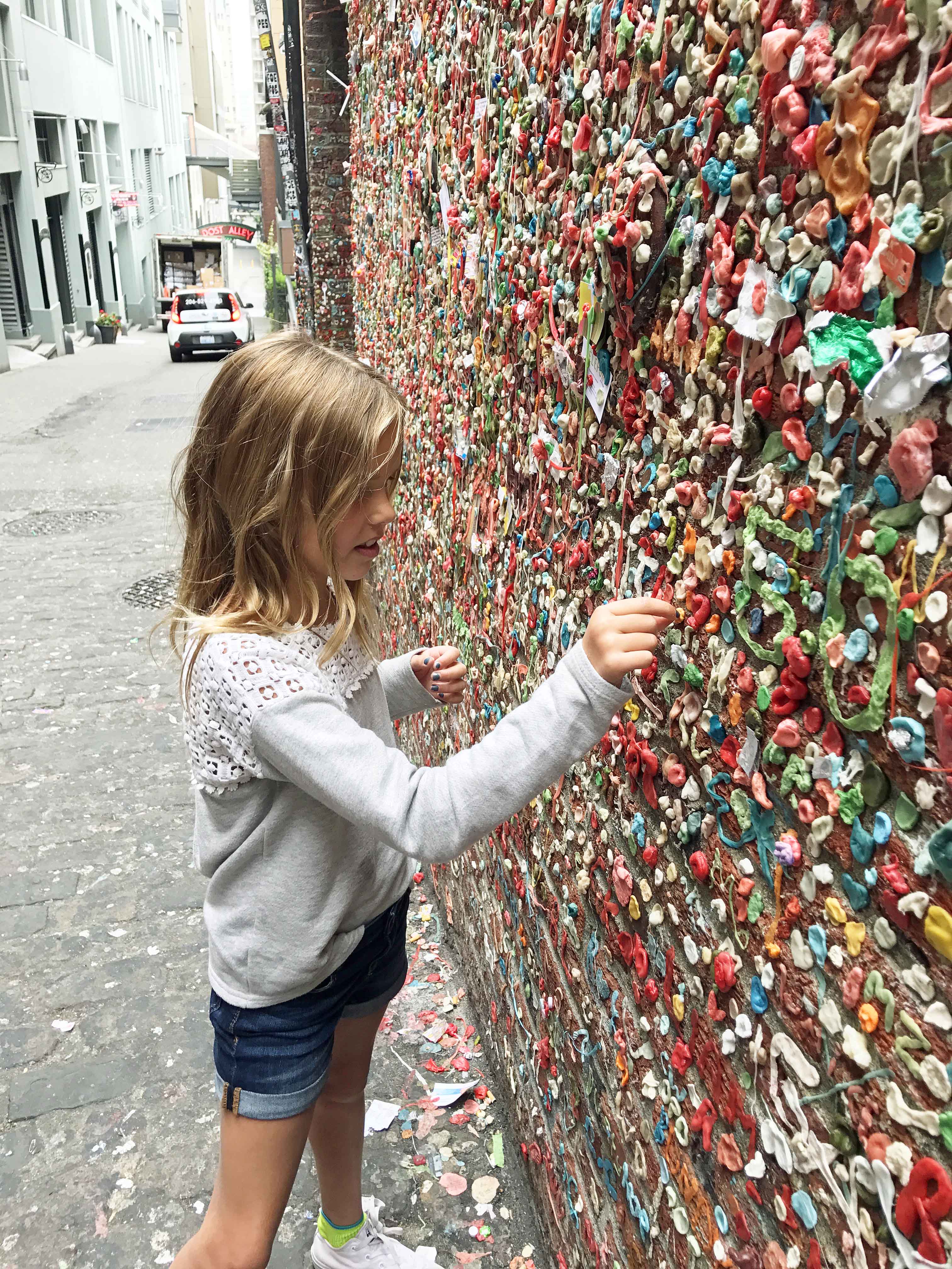 Famous Gum Wall at Pike Place Market. Best Places to Eat and See in Seattle. The most popular spots to visit and the best restaurants. Tips on the best places to see in Seattle Washington. www.modernhoney.com