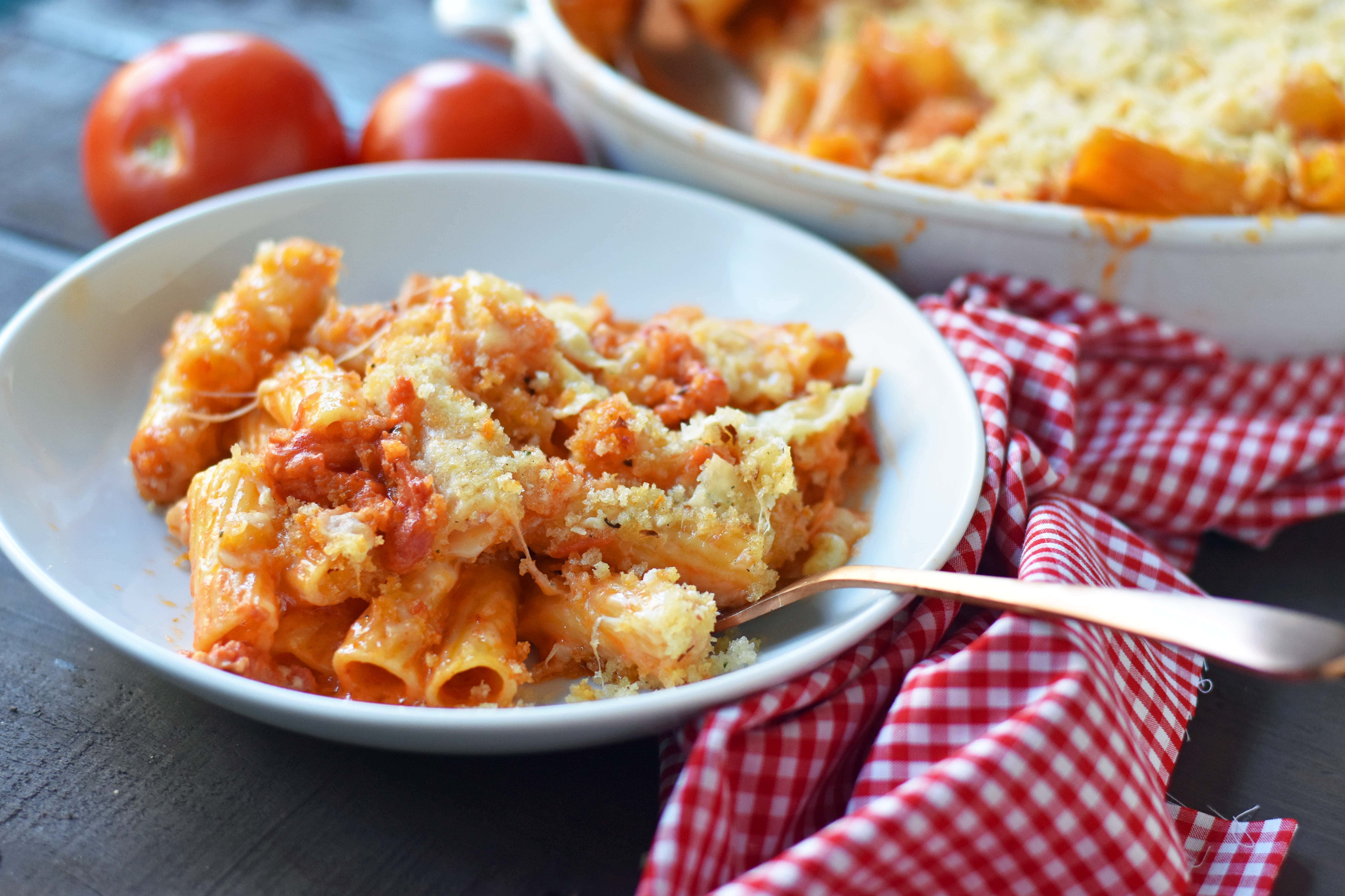 Cheesy Baked Rigatoni. An easy, popular Italian pasta dish. Baked rigatoni or baked ziti with rich and creamy bechamel sauce and homemade marinara sauce topped with parmesan and mozzarella cheeses and with olive oil crunchy topping. A family favorite weeknight pasta dish made in 30 minutes. www.modernhoney.com