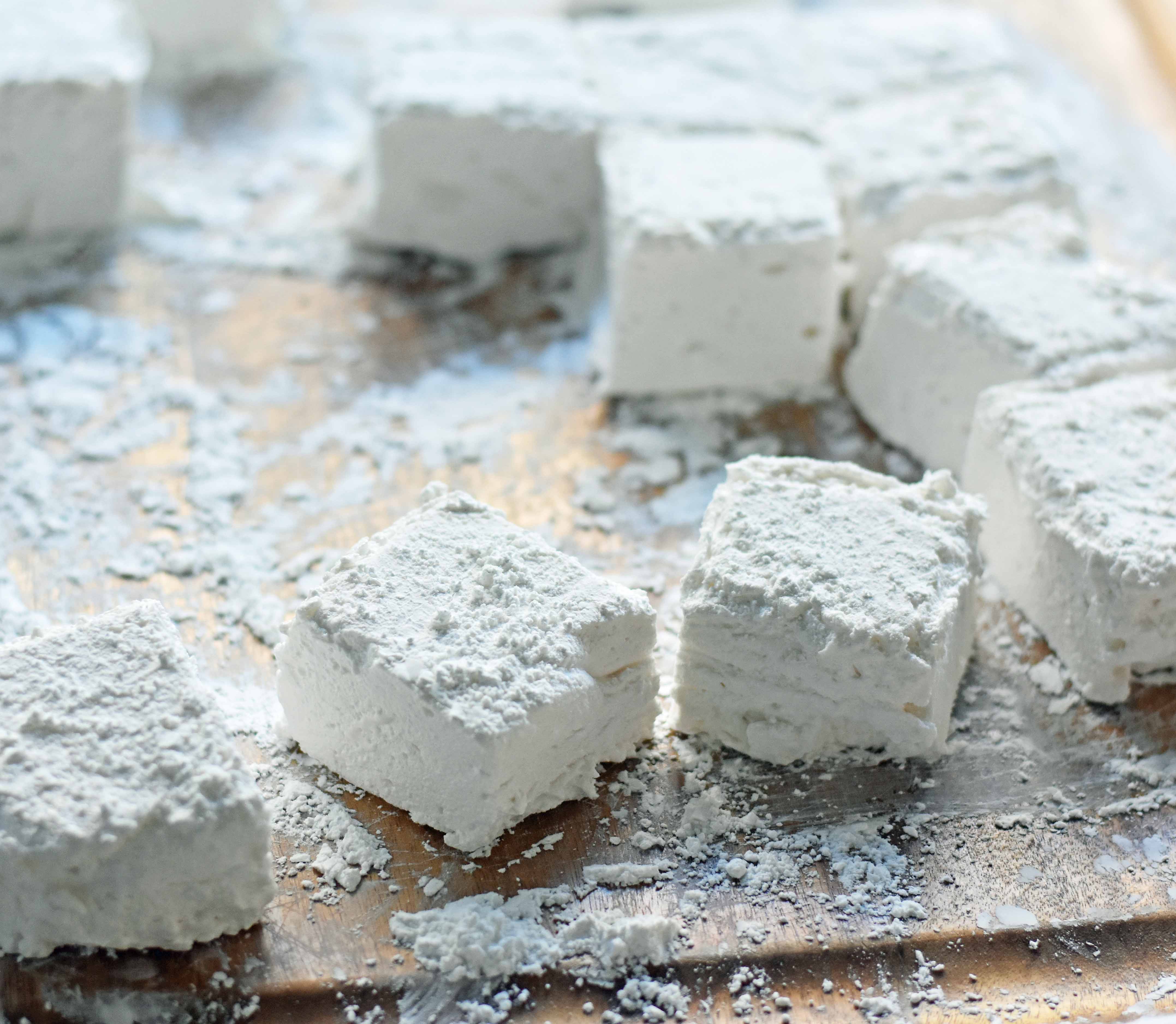 How to make soft and homemade marshmallows. Simple recipe to make perfect marshmallows at home. www.modernhoney.com