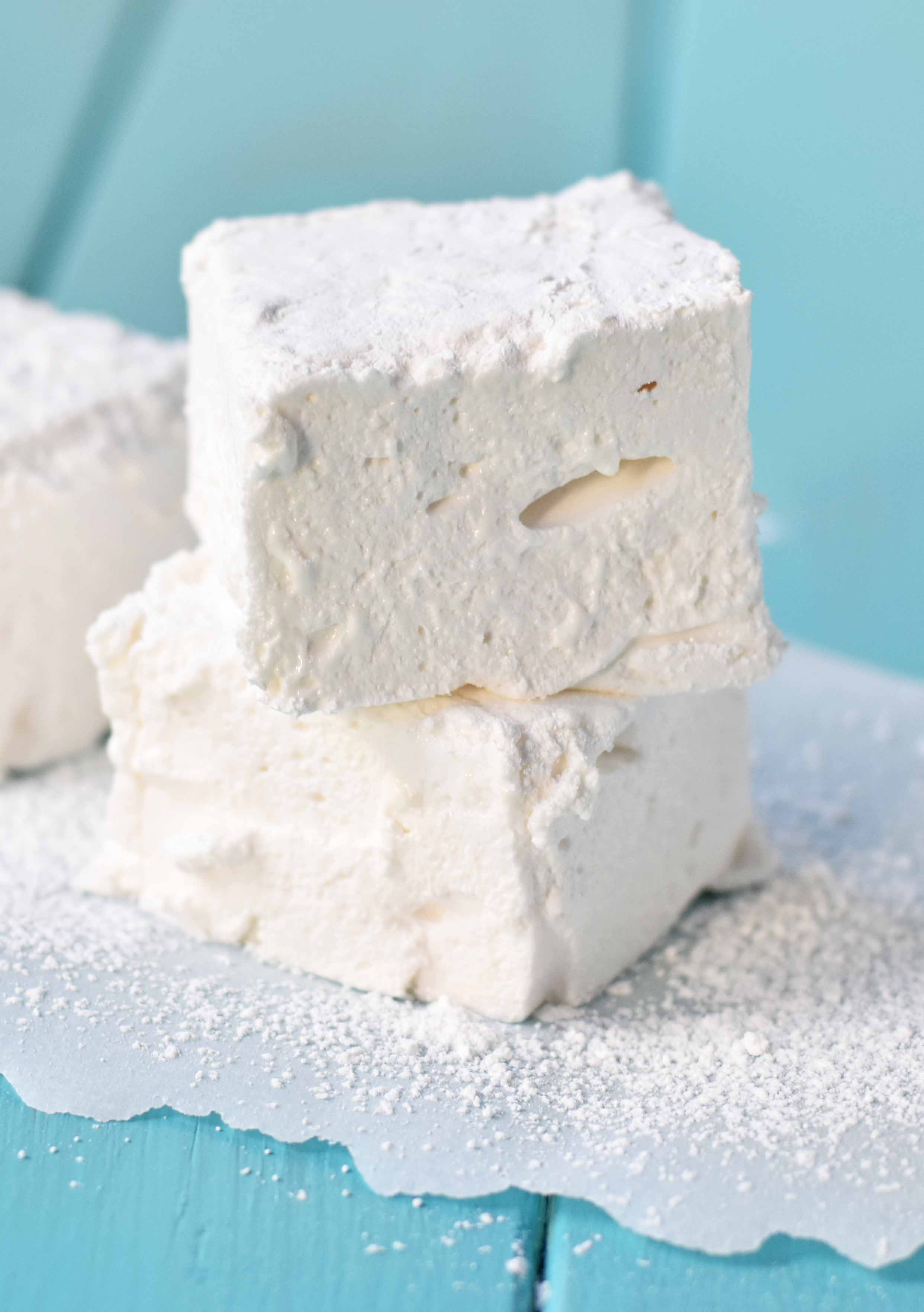 How to make soft and homemade marshmallows. Simple recipe to make perfect marshmallows at home. www.modernhoney.com