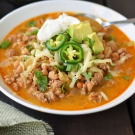 White Bean Turkey Chili is a healthy, nutritious soup made with lean protein, vegetables, and broth. Flavorful and delicious chili made in less than 30 minutes. www.modernhoney.com