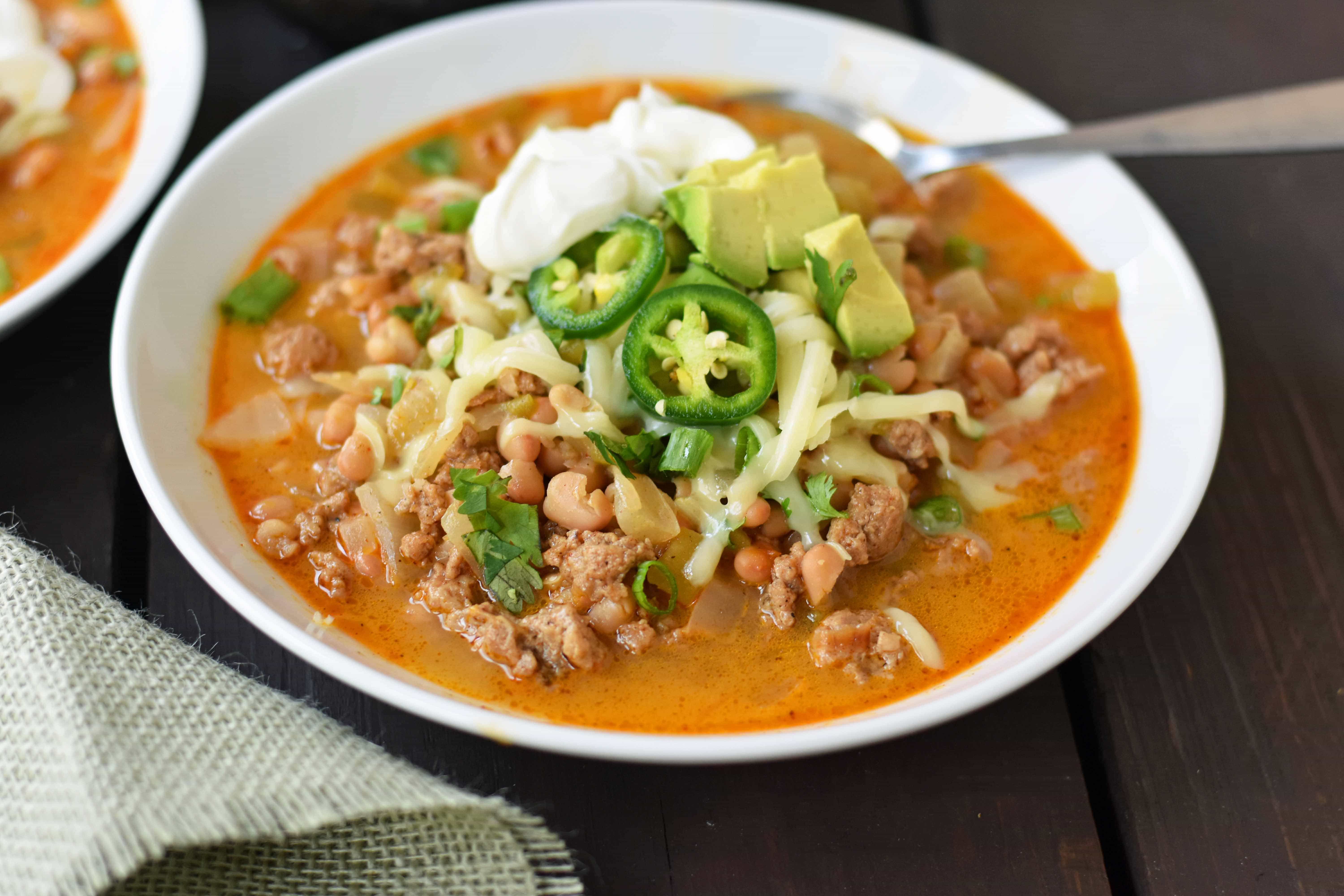 White Bean Turkey Chili is a healthy, nutritious soup made with lean protein, vegetables, and broth. Flavorful and delicious chili made in less than 30 minutes. www.modernhoney.com