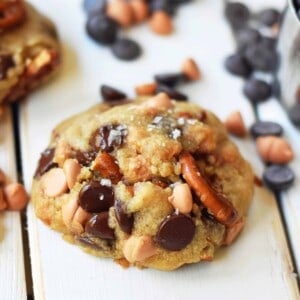 Sea Salt Butterscotch Pretzel Cookies. Soft chewy butterscotch pretzel cookie recipe. www.modernhoney.com #butterscotchcookies #pretzelcookies #butterscotchpretzelcookies