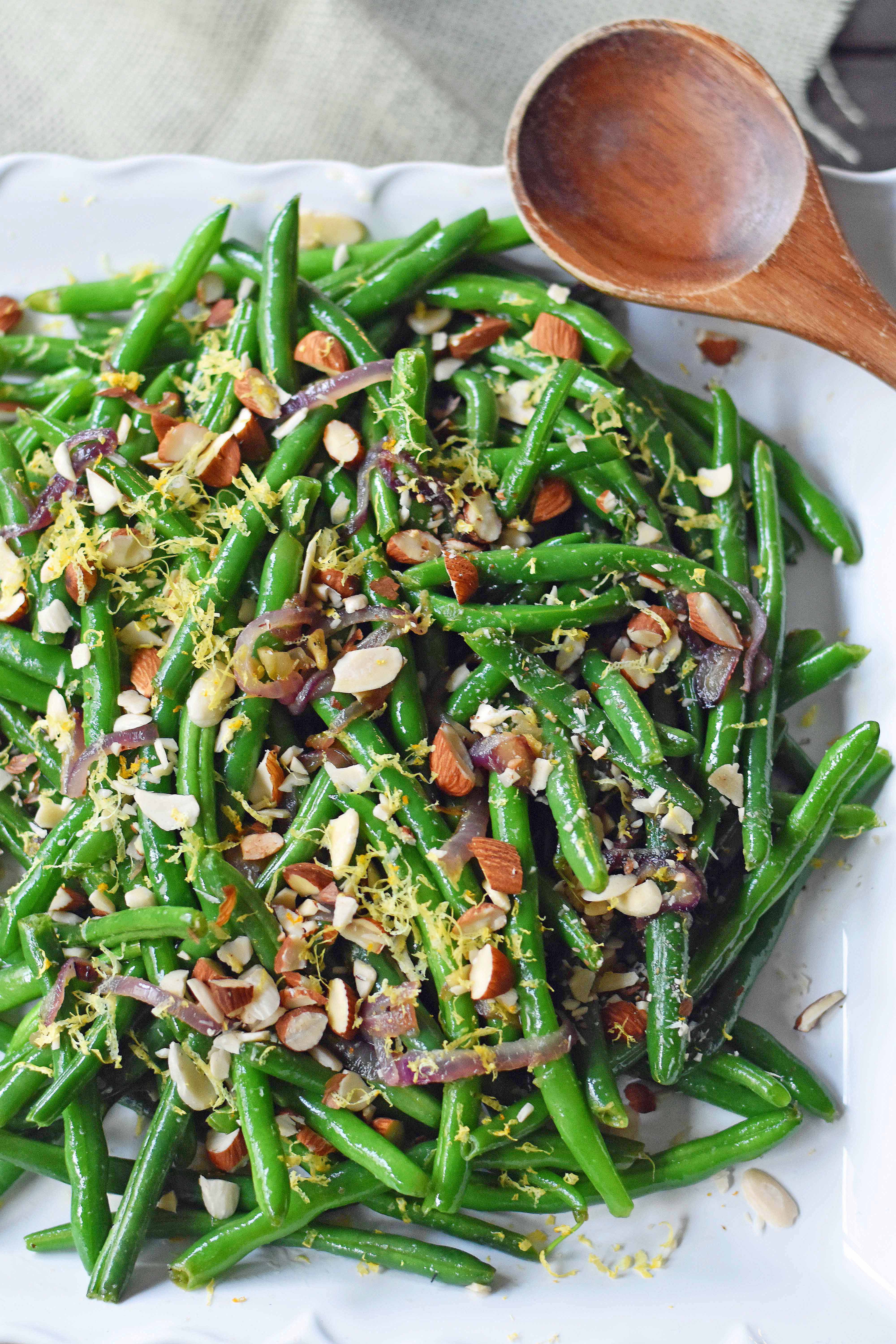 Green Beans with Almonds and Caramelized Onions. Light and fresh green beans sauteed with caramelized onions, fresh lemon zest, and crunchy almonds. Perfect side dish for your holiday table. www.modernhoney.com